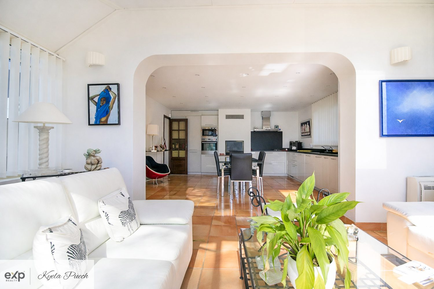 Rognes – Villa 240 m² – Land 5,000 m² – Swimming Pool – Pool House 3