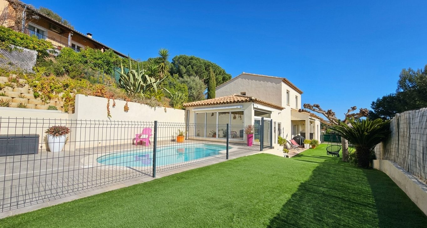 VILLA 6 PIECES PISCINE JARDIN TERRASSES GARAGE AIR DE STATIONNEMENT CARPORT - LE HAUT PARA - LE MONT DES ROSES - LA VERRERIE