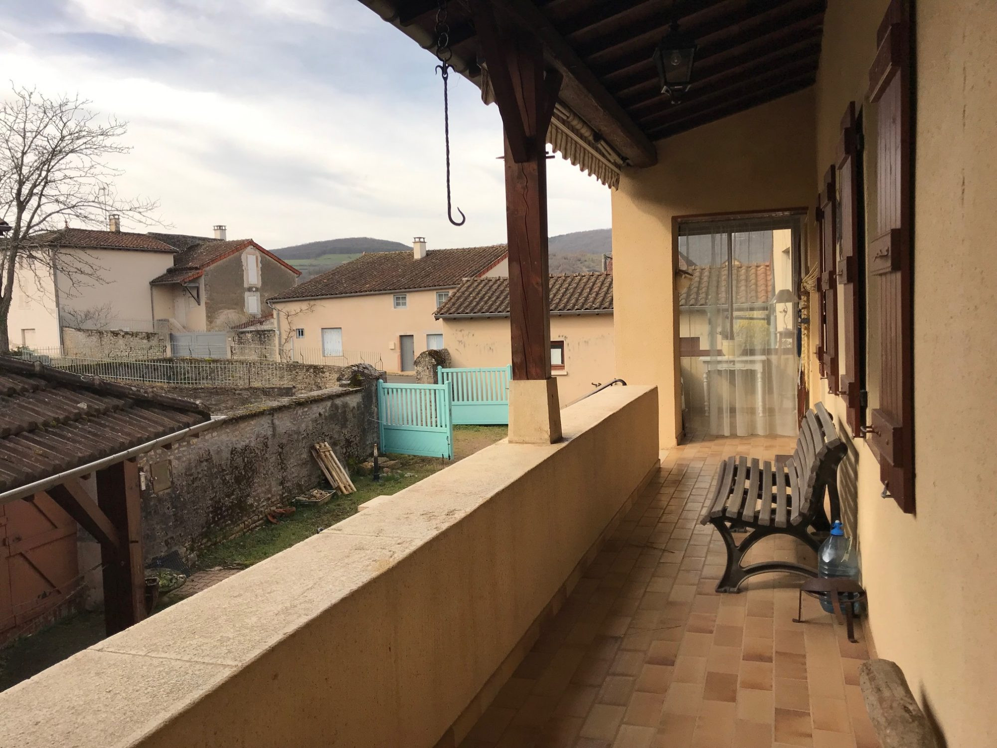 Maison à Igé, 112 m², avec garage et dépendances aménageables