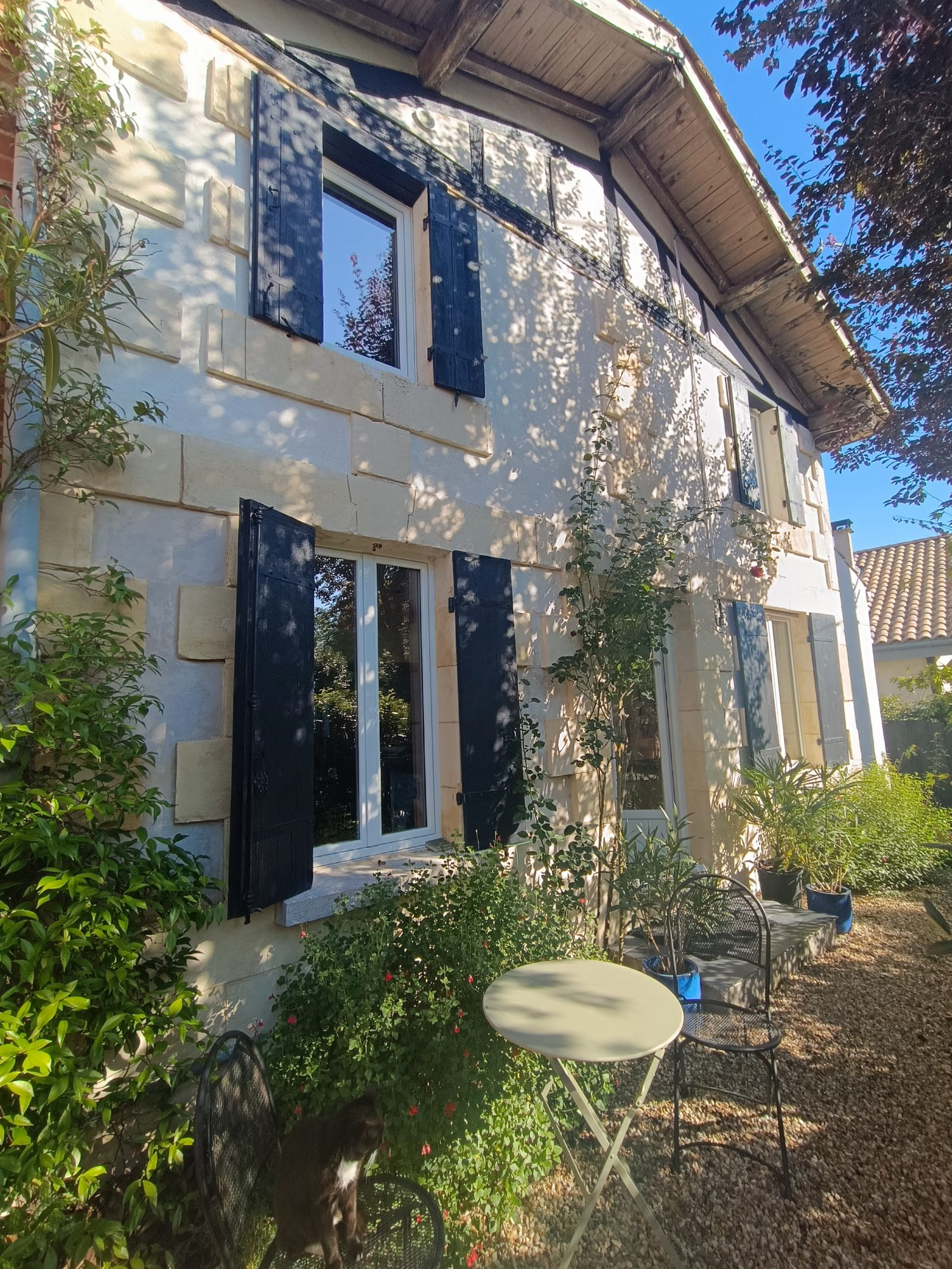 MAISON DE CARACTÈRE AVEC POTENTIEL D’EXTENSION