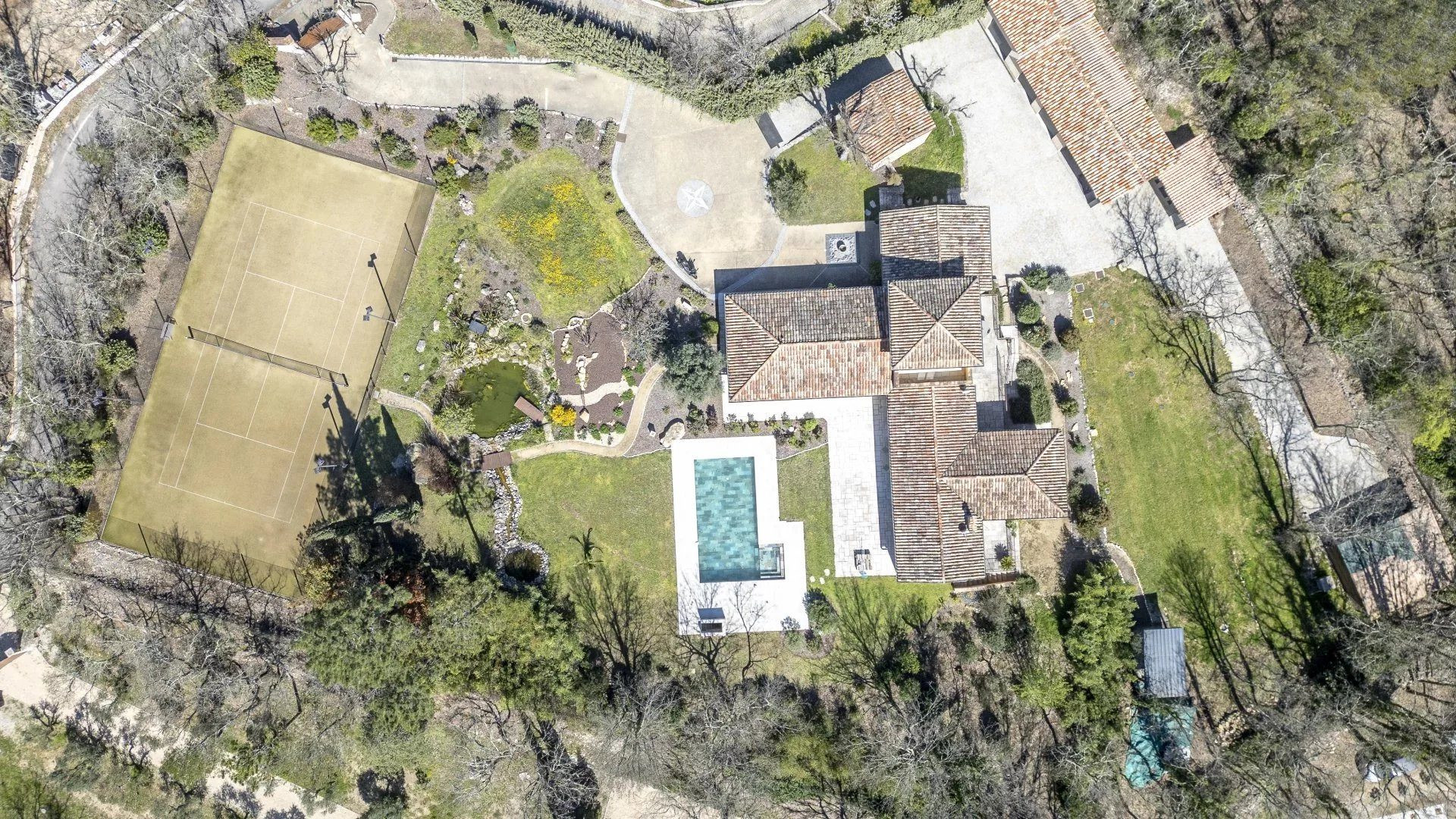 Villa de luxe avec court de tennis à proximité du Golf de Terre Blanche
