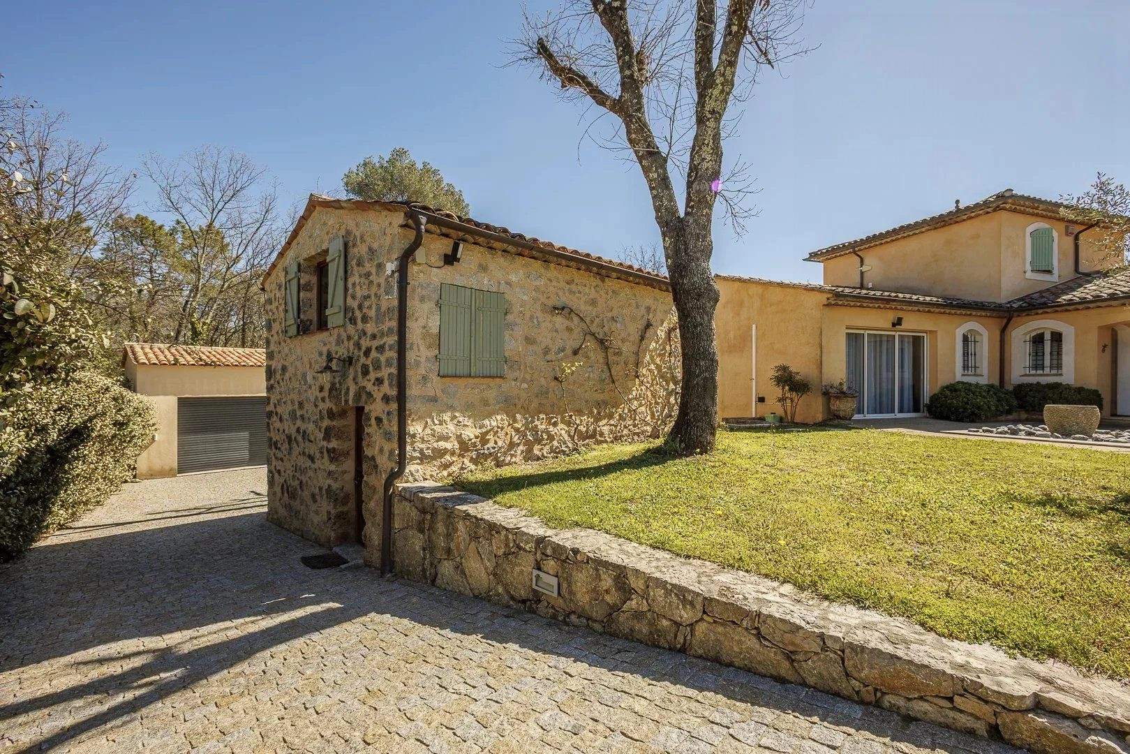 Villa de luxe avec court de tennis à proximité du Golf de Terre Blanche
