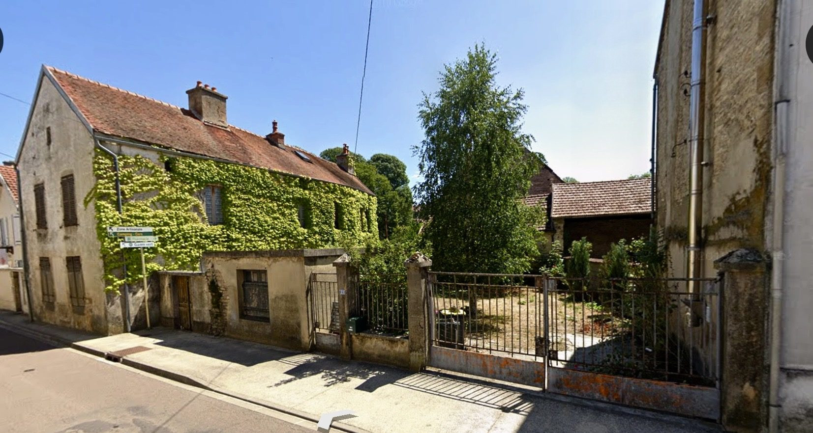 Maison de campagne de 156 m² avec cour et jardin