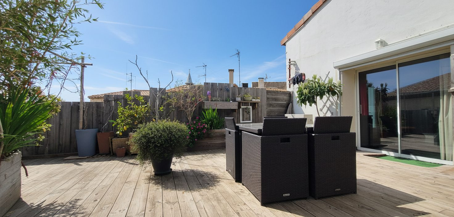 Maison vigneronne T5 avec terrasse, garage 90 m² et grange – Roujan