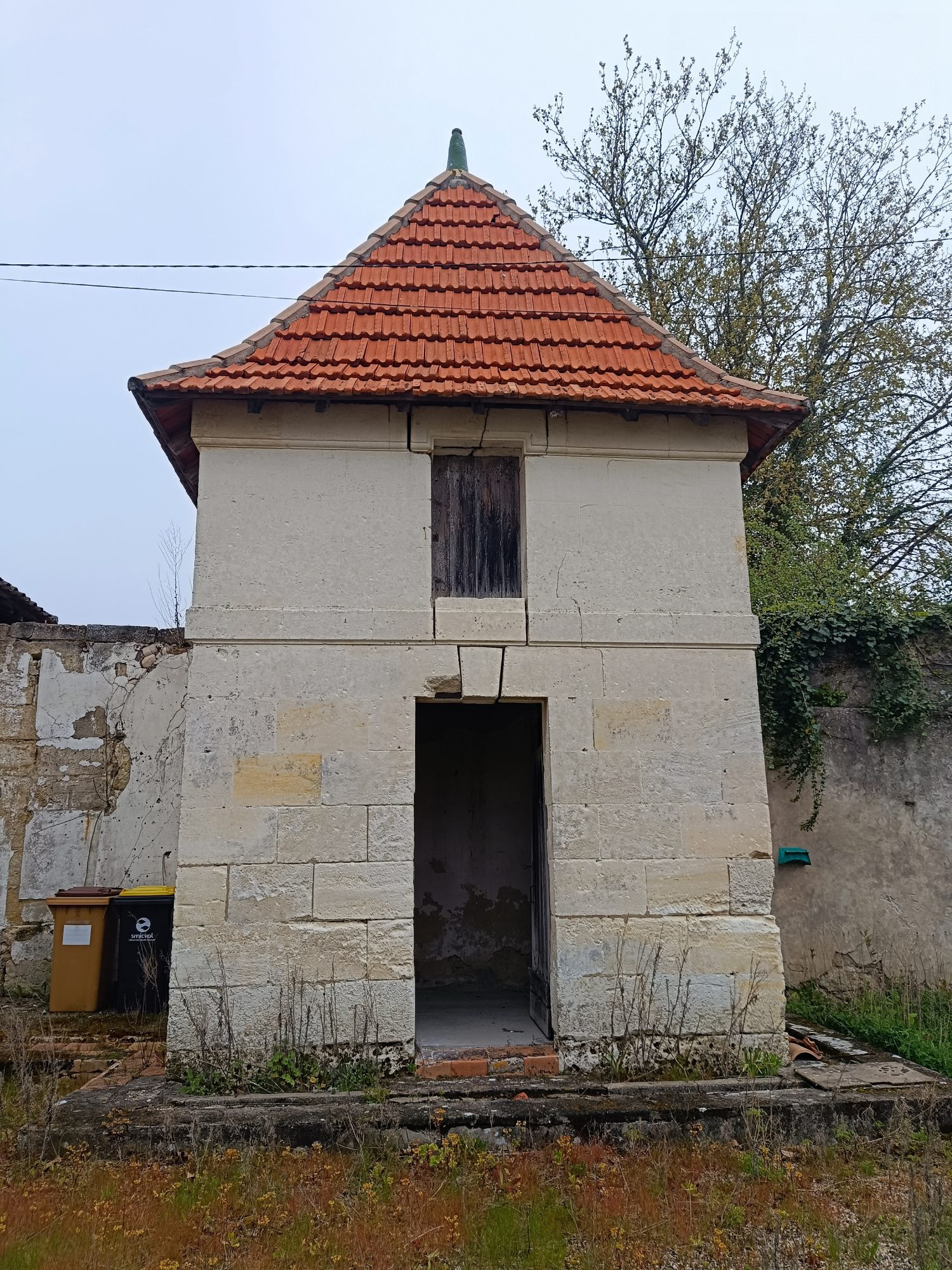 Maison à vendre à Saint-Martin-du-Bois, 320 m²