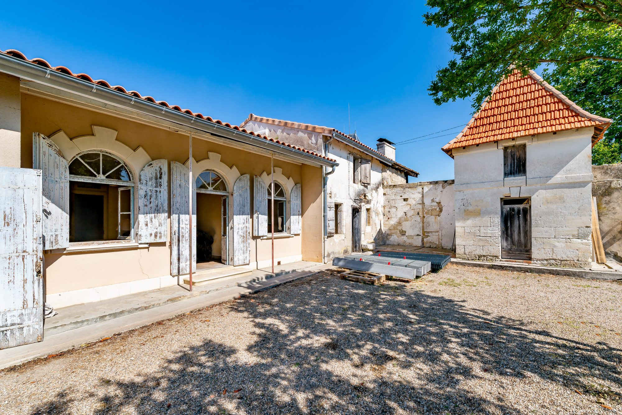 Maison à vendre à Saint-Martin-du-Bois, 320 m²