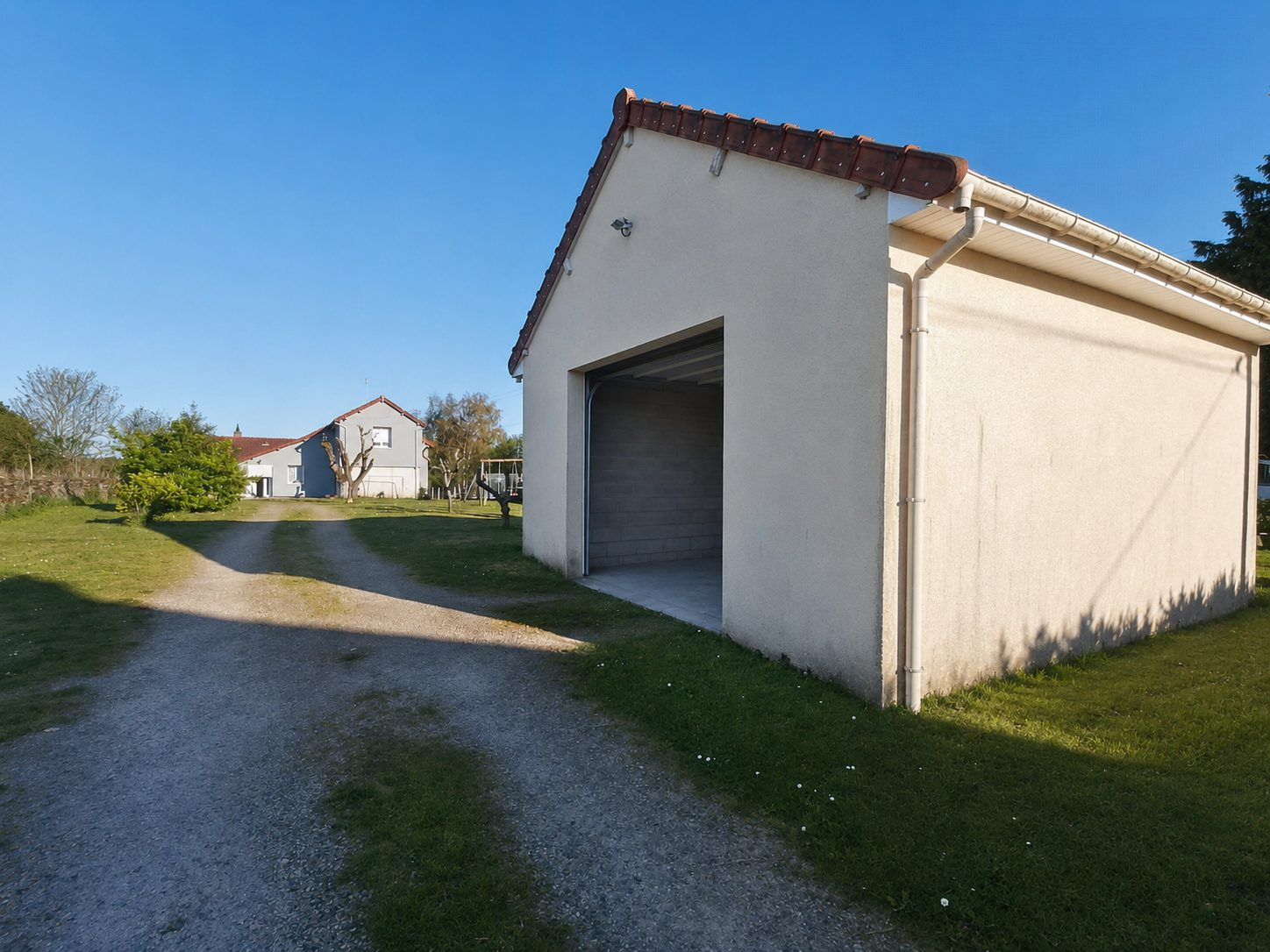 House in a quiet neighborhood La Souterraine 4