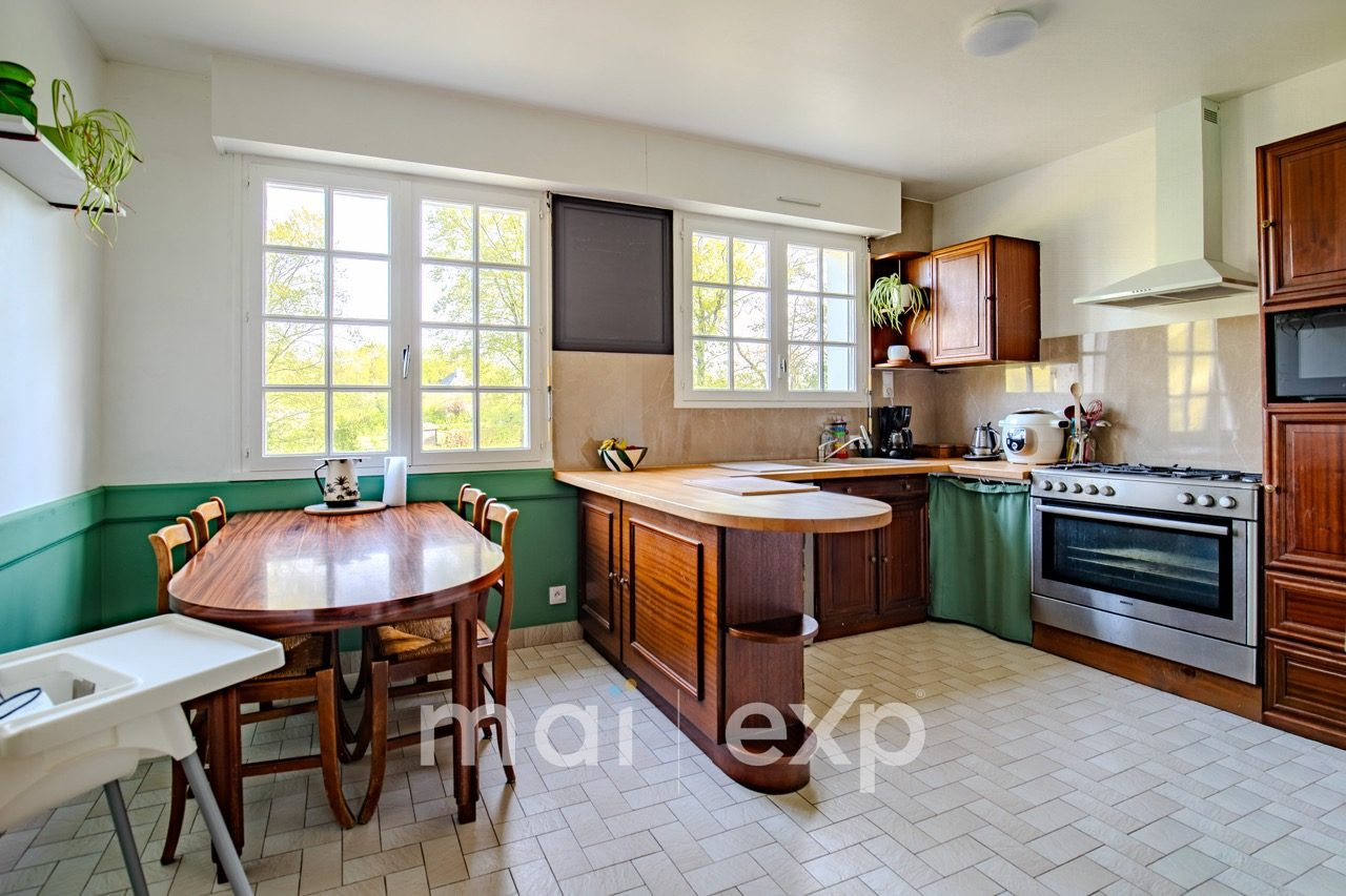 Maison familiale avec 6 700 m² de terrain à vendre – Prairie, bois et projet de rénovation