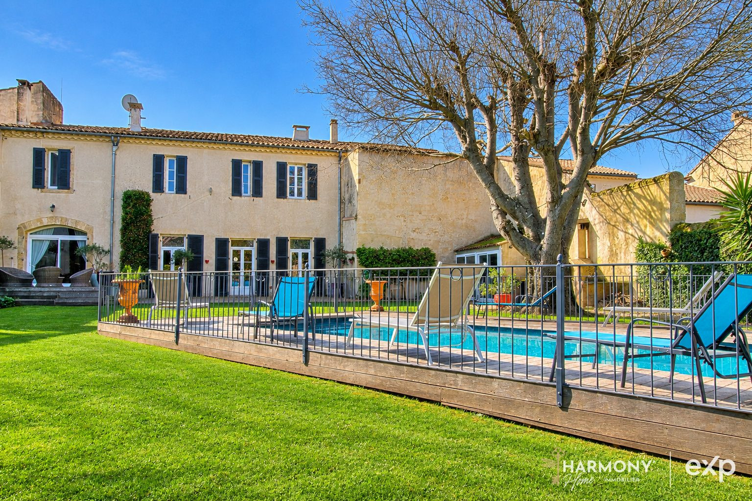 Demeure bourgeoise de caractère – 400 m² – jardin avec piscine chauffée