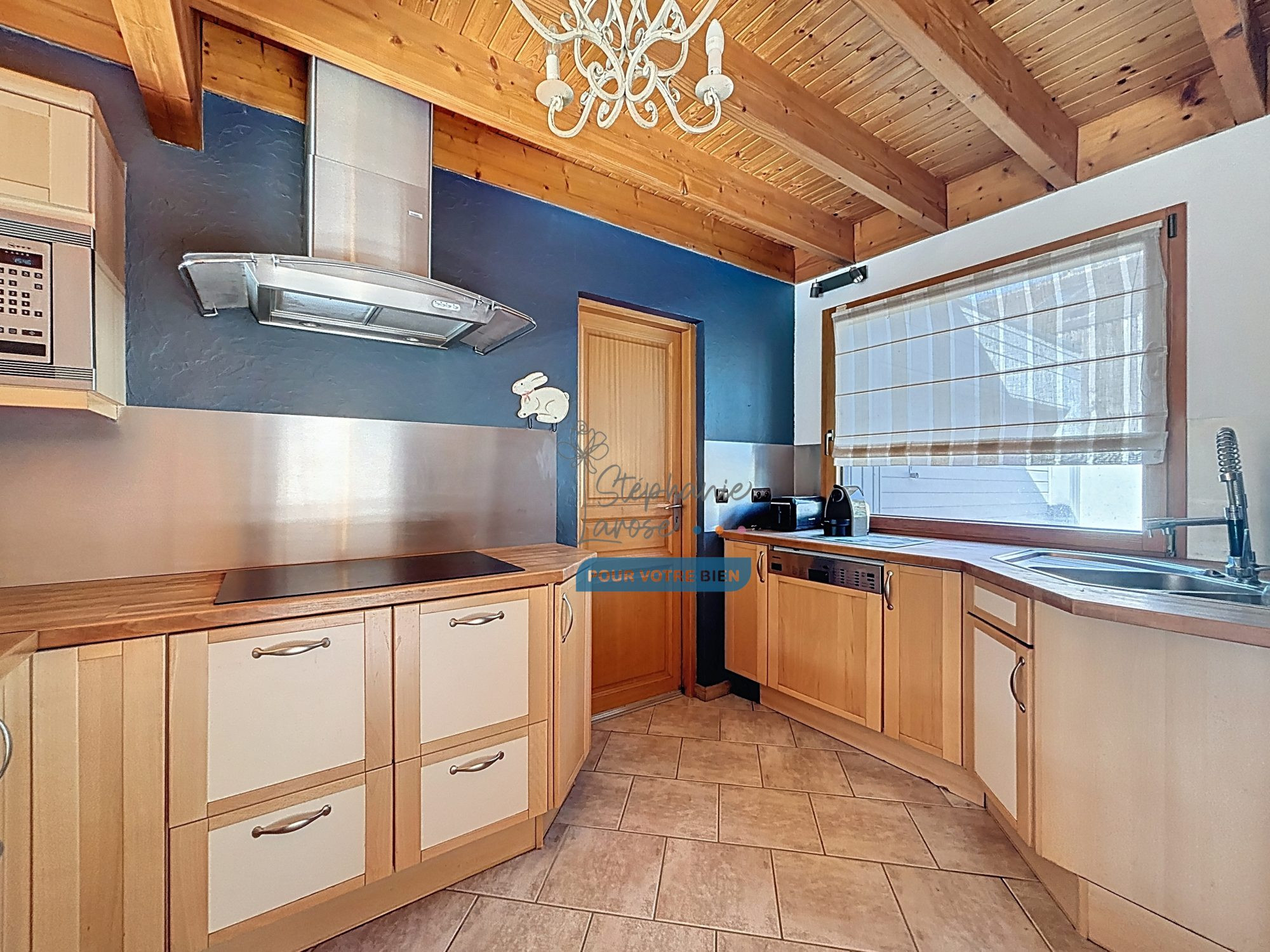 Architect's Property with Cathedral Ceiling, Leisure Pond and Wooded Park 5