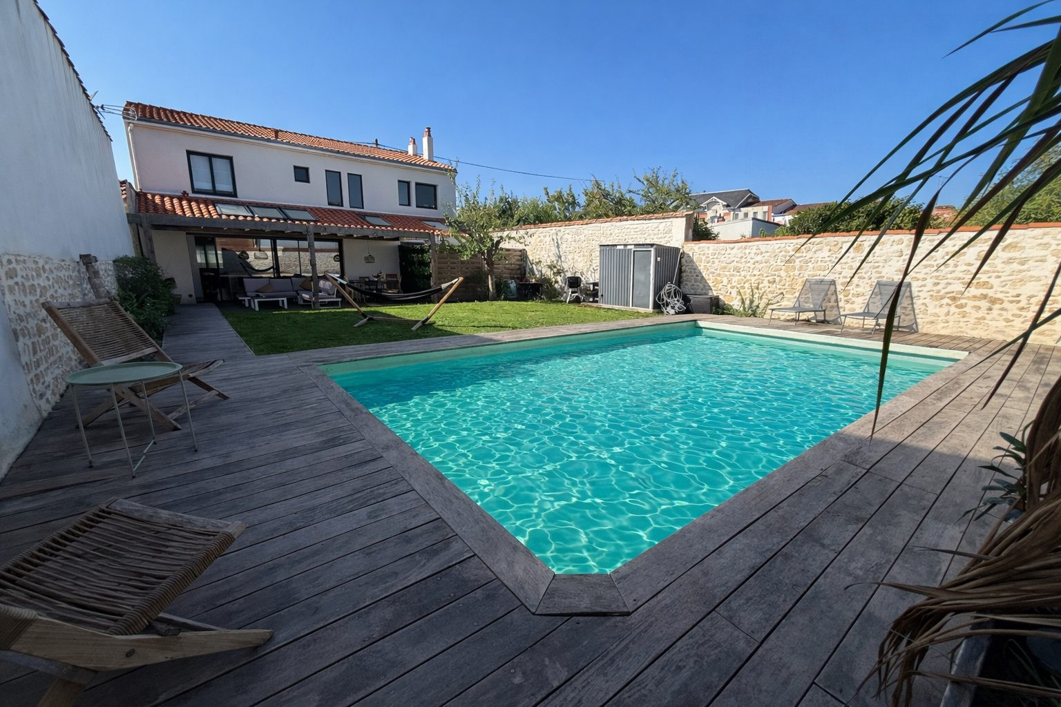 Maison 181 m² – 4 chambres – piscine – espace indépendant – garage