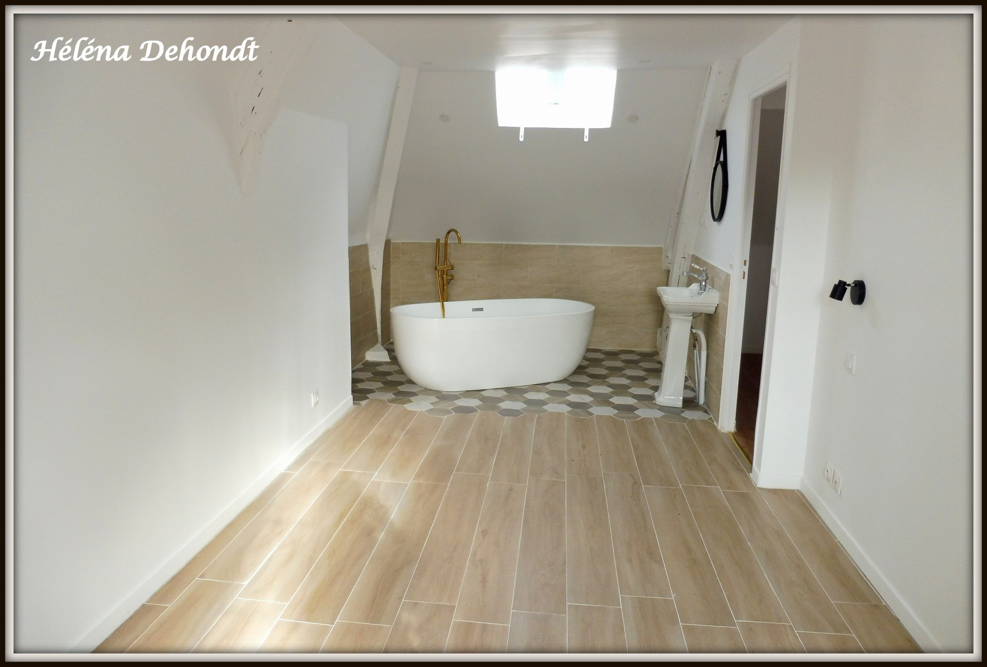 En vente cette belle propriété au bord de la mer avec deux dépendances