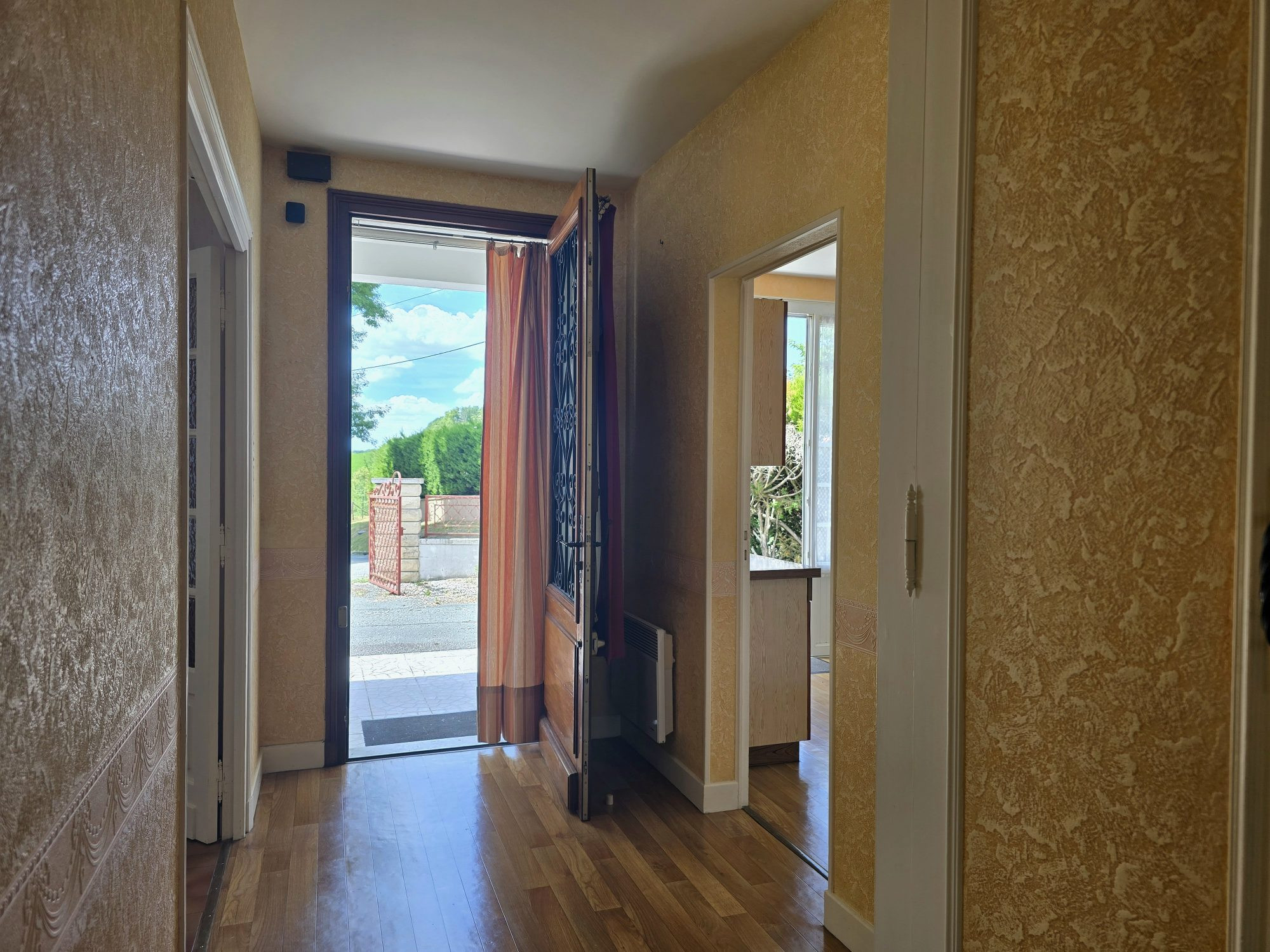 Single-story 4-bedroom house with garage and garden in Villetoureix 2