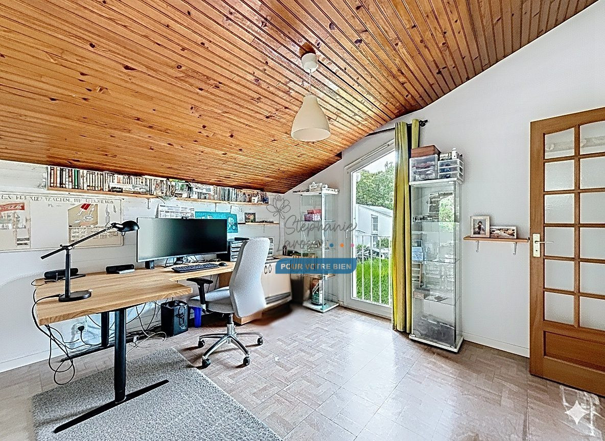 Émerainville – Champ Tortu | Family Home with Cathedral Living Room, Garden and Garage 4