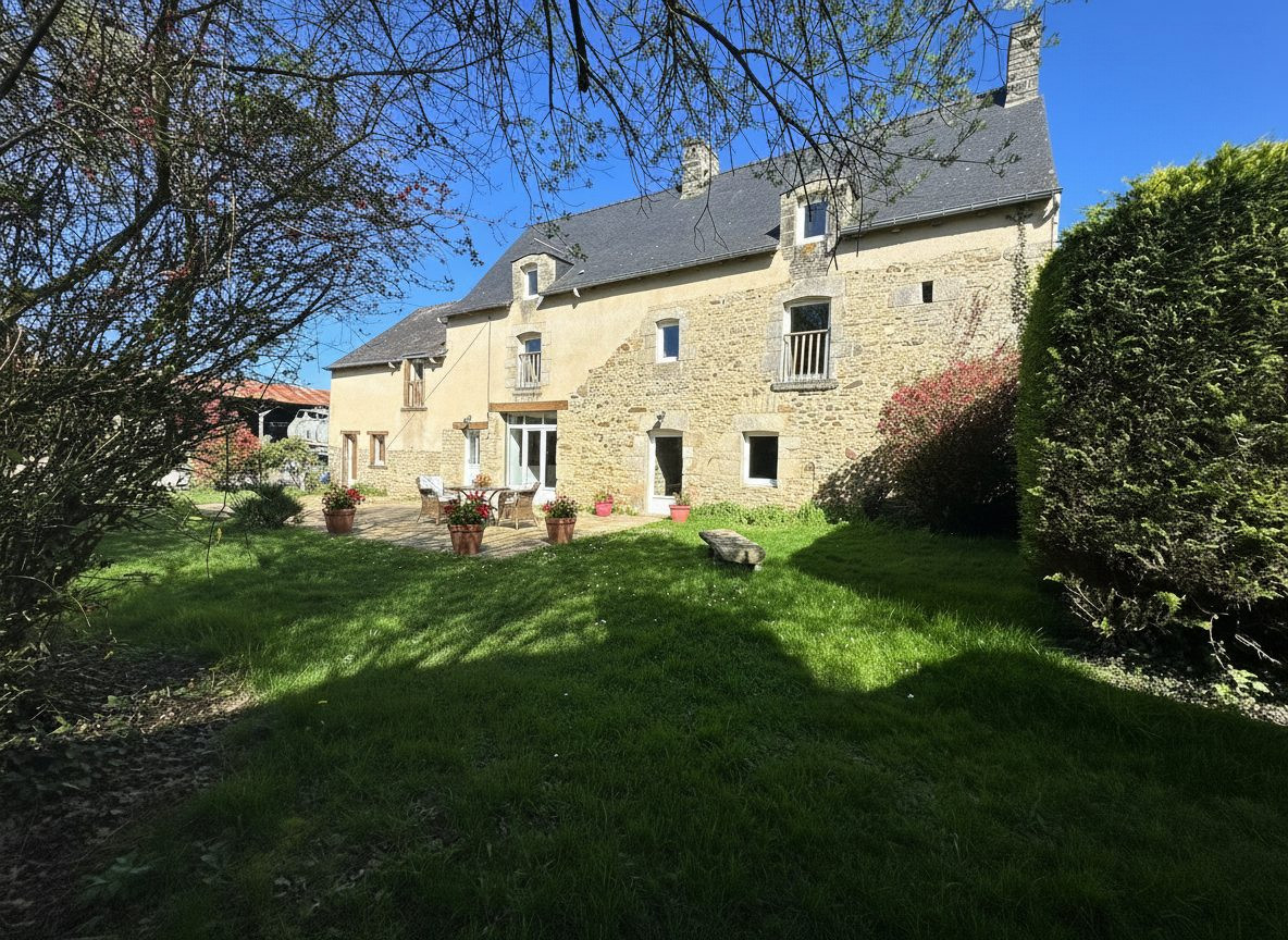 Maison à vendre à Saint-Juvat, 234 m²