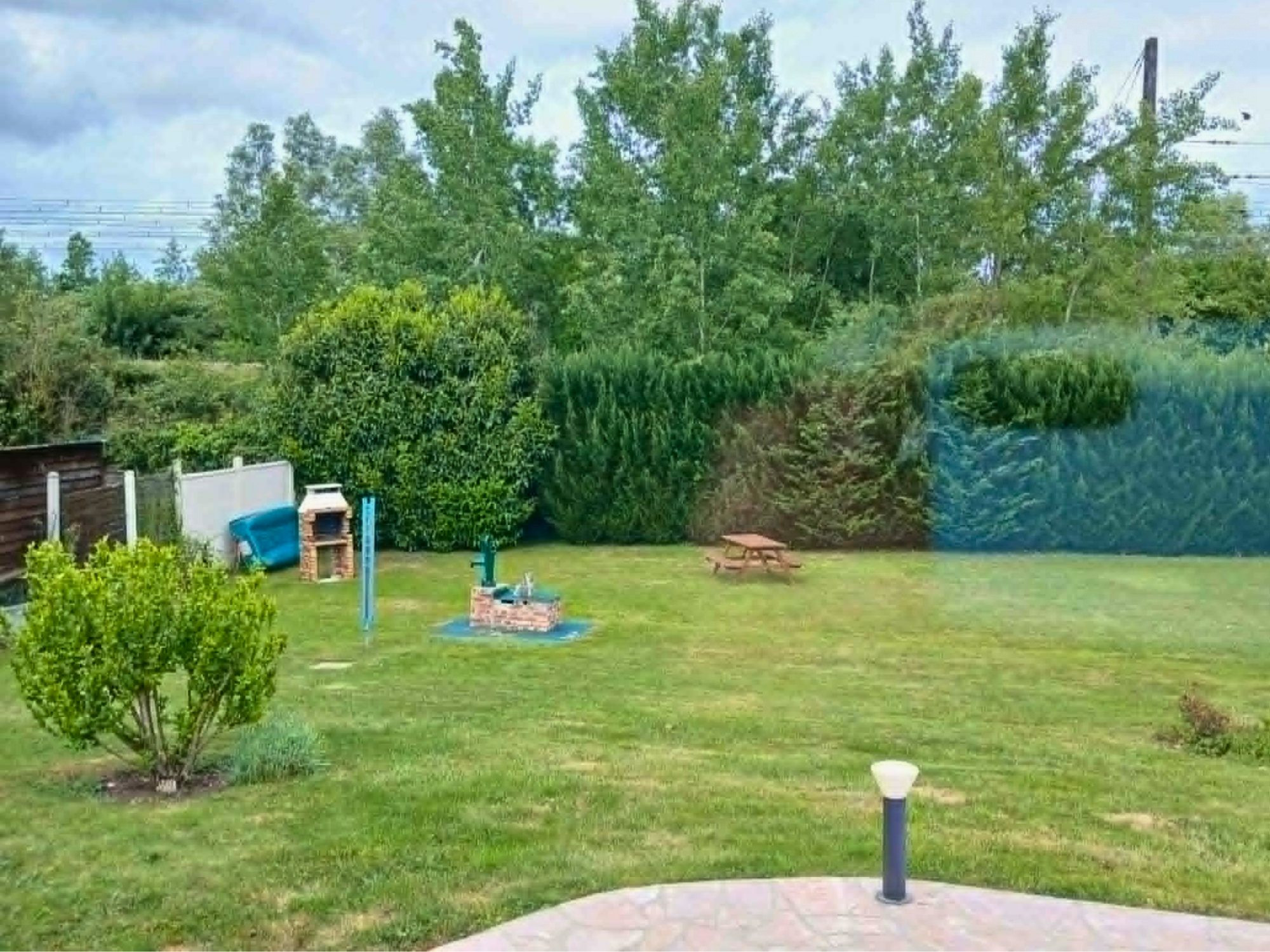 HOUSE - 6 ROOMS - SINGLE LEVEL POSSIBLE 5