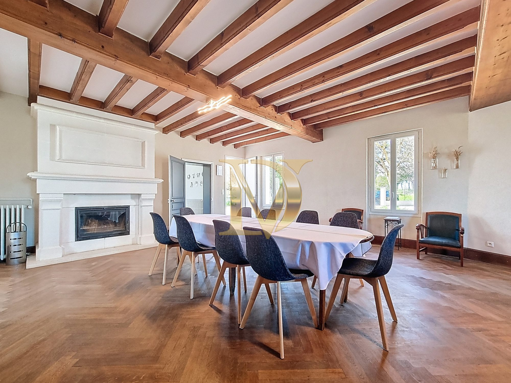Maison à vendre à Céré-la-Ronde, 300 m²