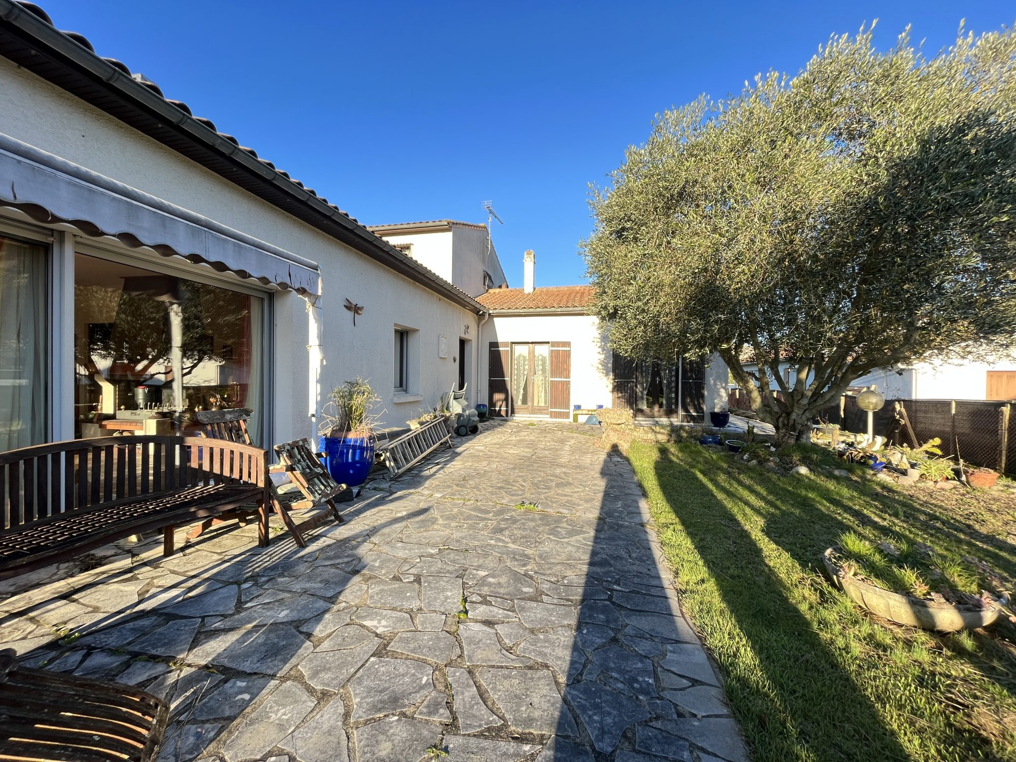 Maison traditionnelle 195 M² hab. + Dependance de 90 m²