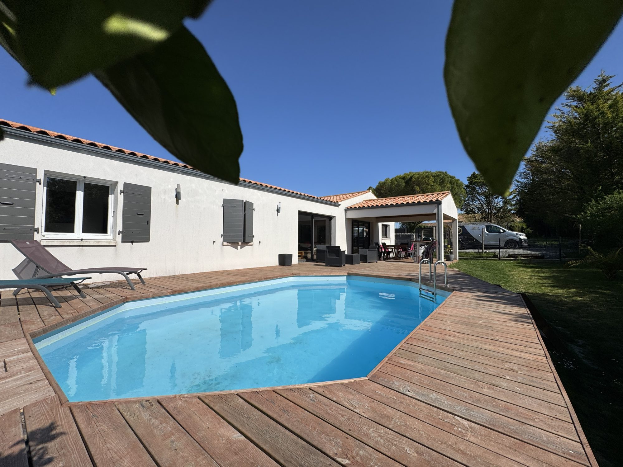 MAISON CONTEMPORAINE À CHAILLEVETTE