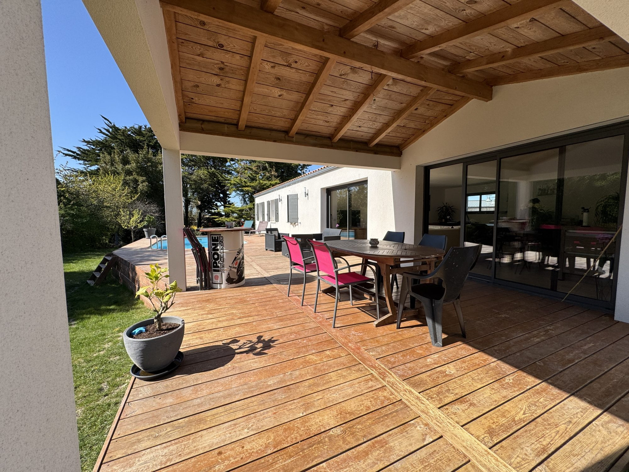MAISON CONTEMPORAINE À CHAILLEVETTE