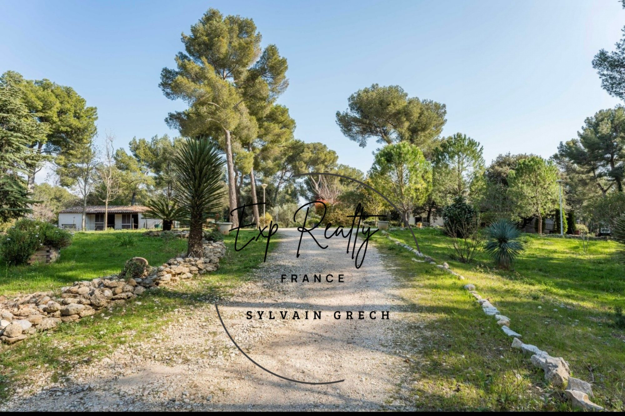 Propriété d’exception 394 m² – Terrain 10 800 m² – Piscine, dépendance, écurie