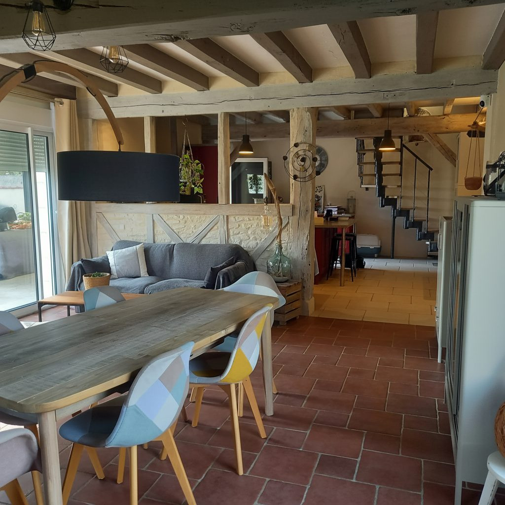 Maison familiale + dépendance à Nouzilly (37)