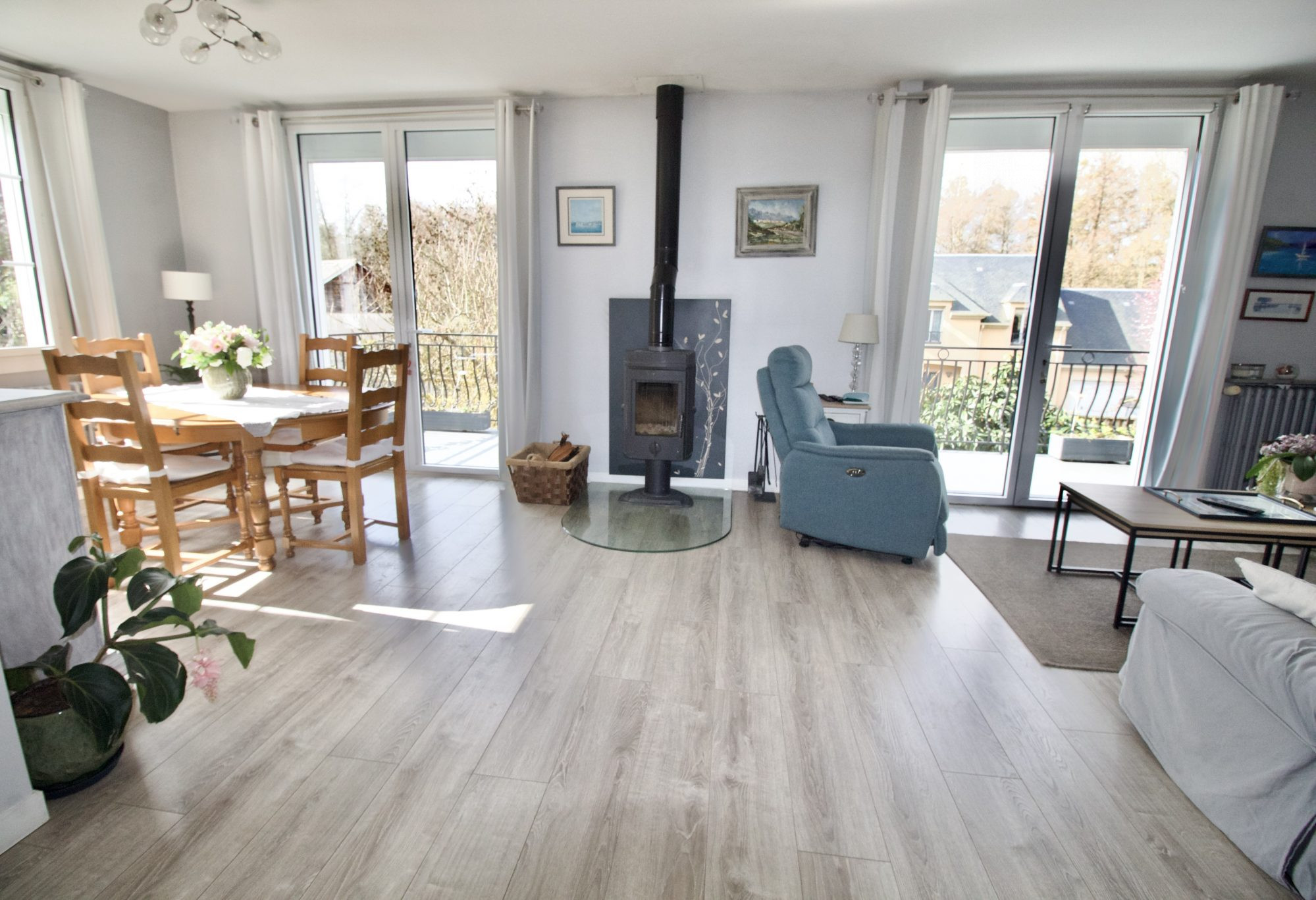 Belle maison individuelle avec un sous-sol total, édifiée sur un terrain de 1066 m2