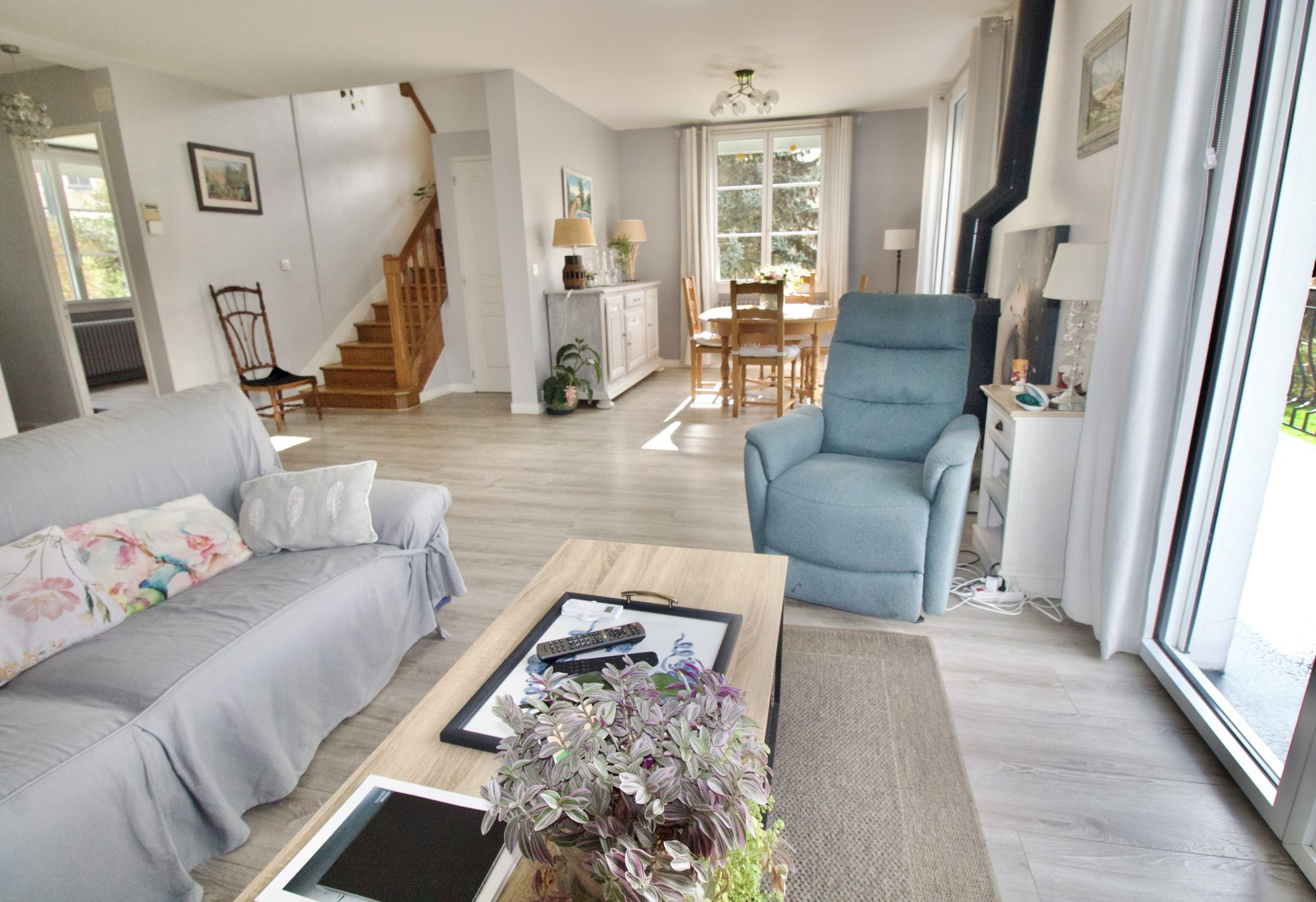 Belle maison individuelle avec un sous-sol total, édifiée sur un terrain de 1066 m2