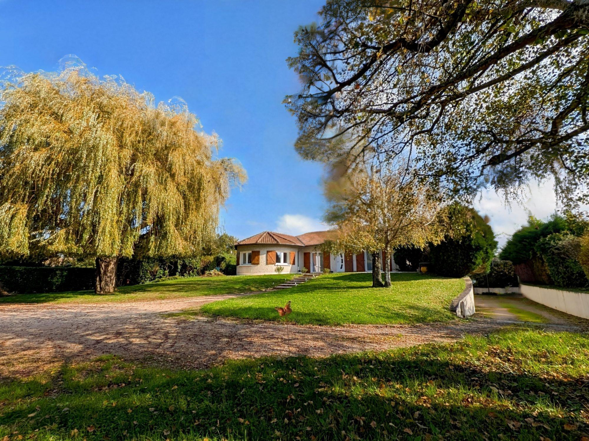 Maison à vendre à Messimy-sur-Saône, 200 m²