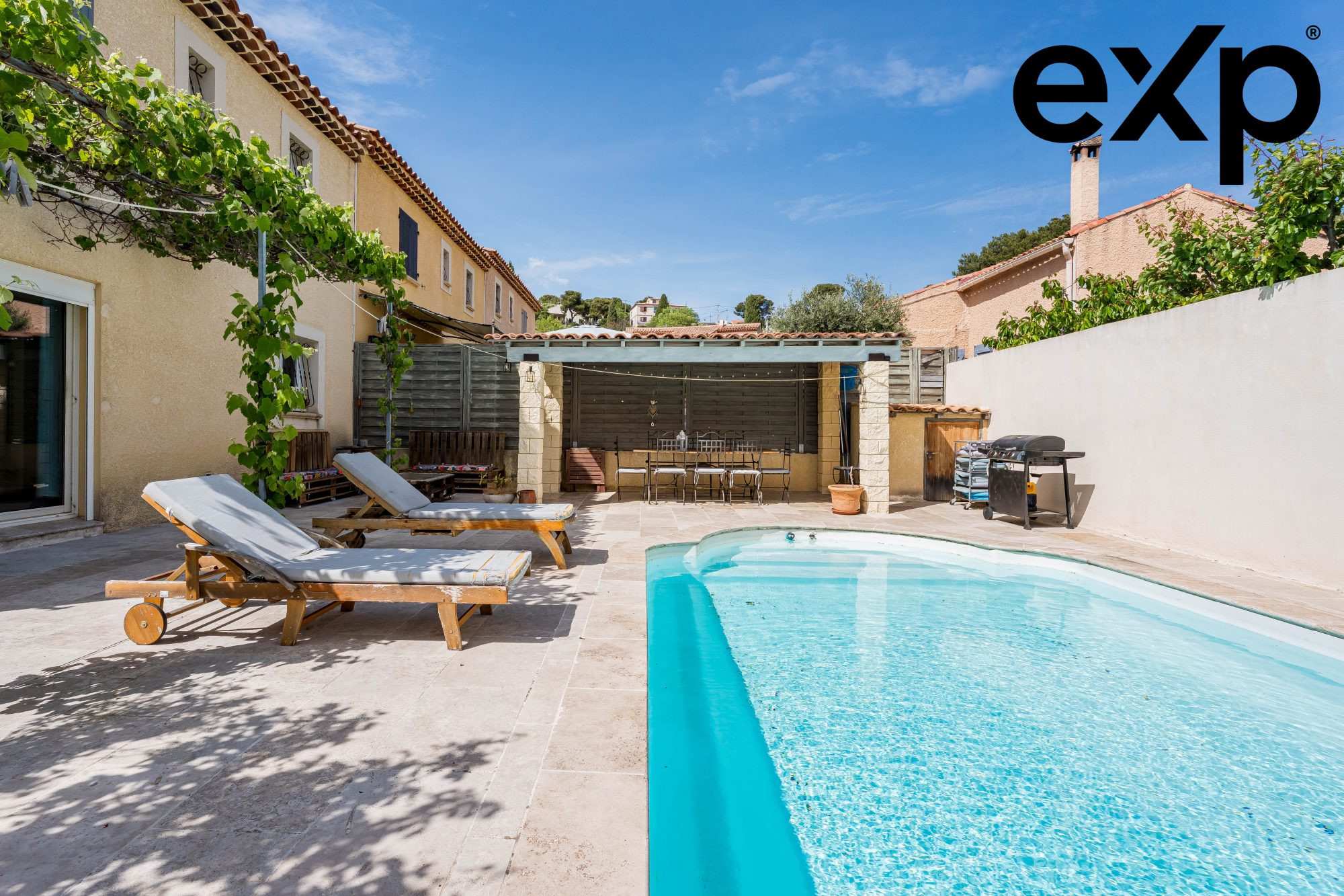Maison familiale avec jardin, piscine, garage et triple exposition – Plan-de-Cuques, La Montade