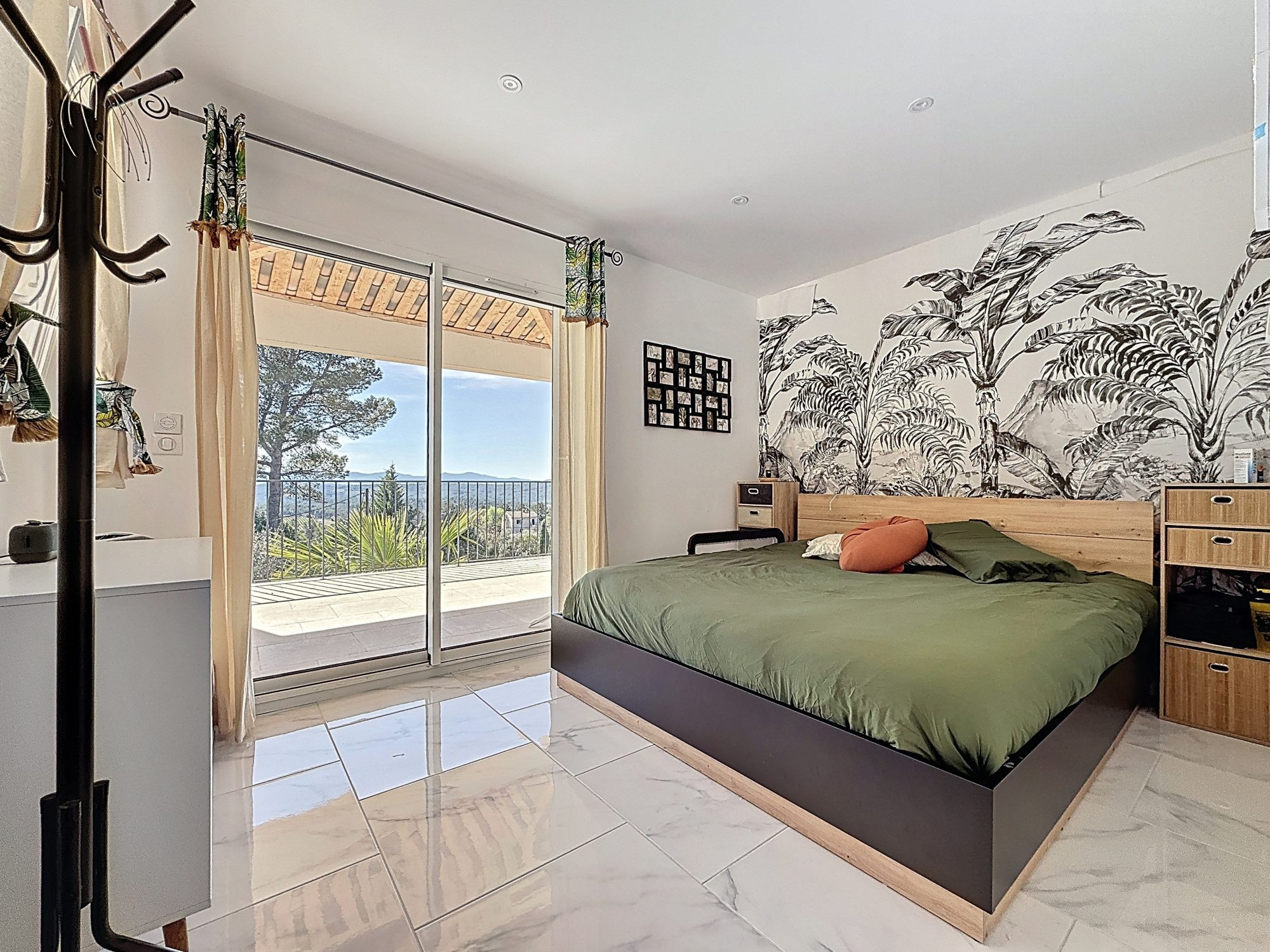 Magnificent new house with jacuzzi and swimming pool 5