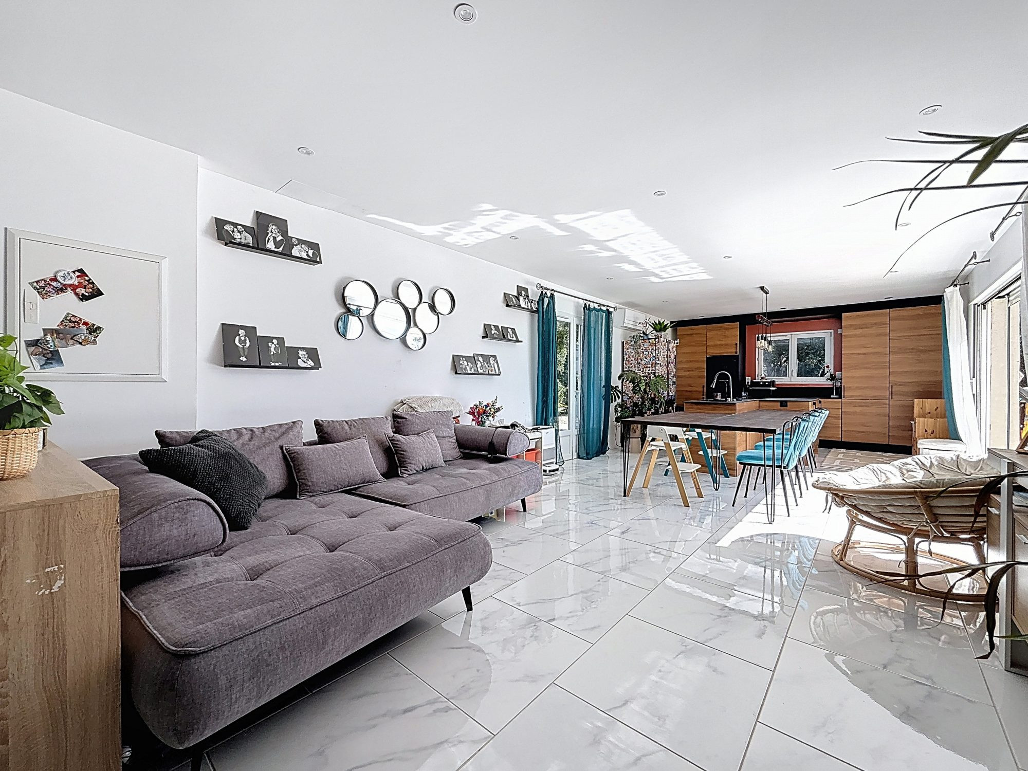 Magnificent new house with jacuzzi and swimming pool 3