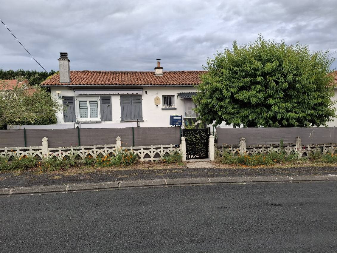 Vente de la nue-propriété d'une jolie maison à CIVRAY (86)
