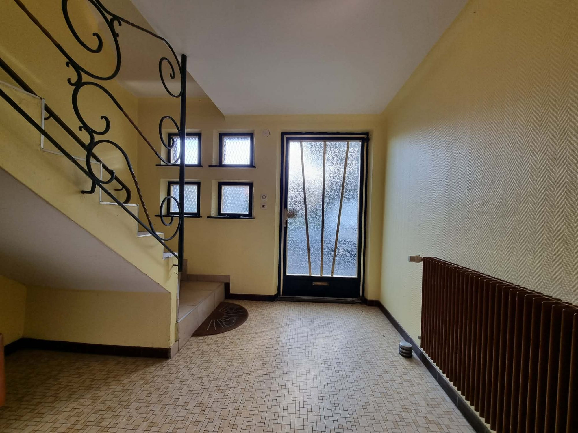 Charmante maison avec potentiel, jardin et vue sur l’étang – Mittersheim