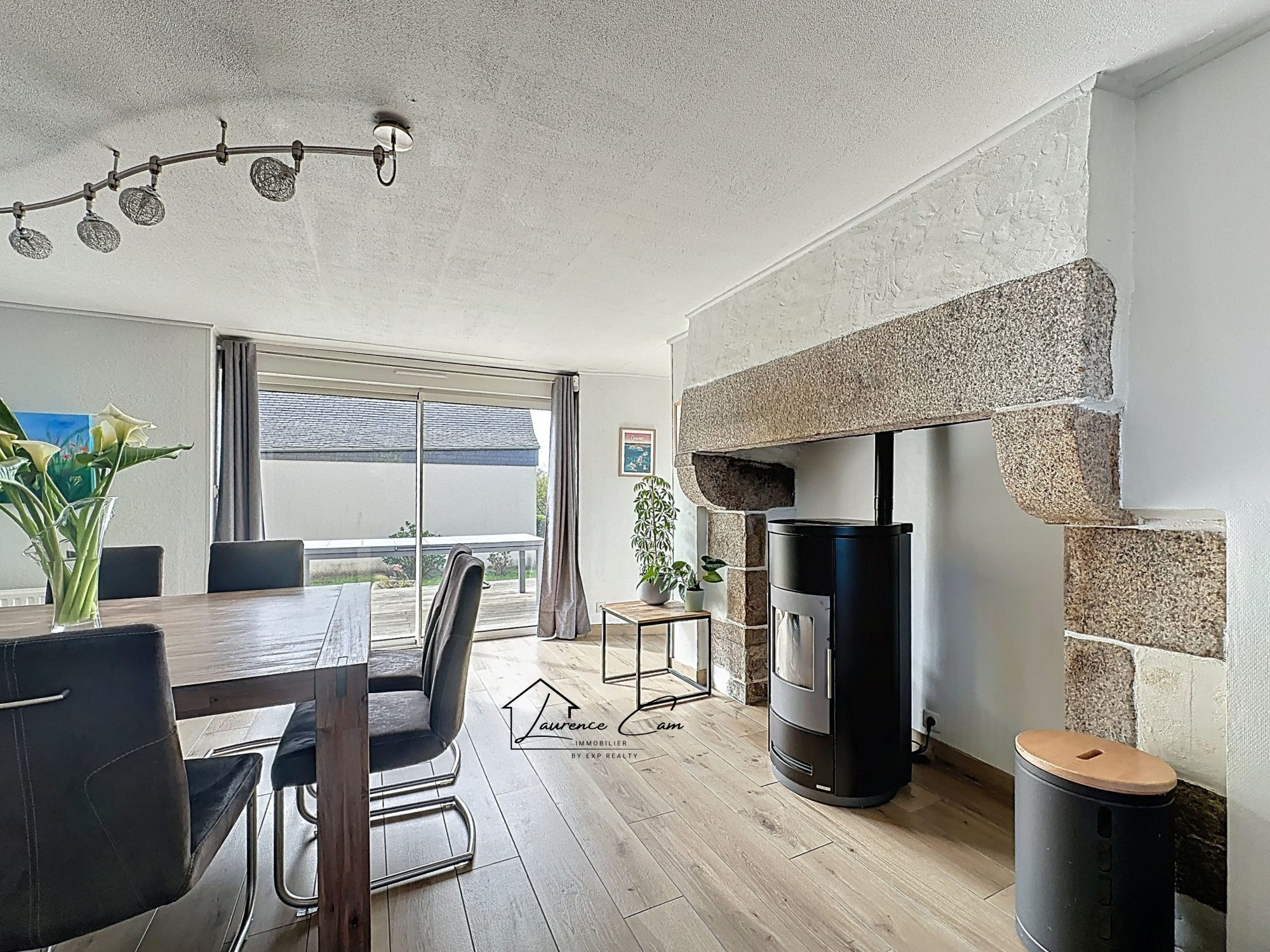 Maison de charme rénovée avec extension lumineuse – 4 chambres – dépendance – à 5 min des plages