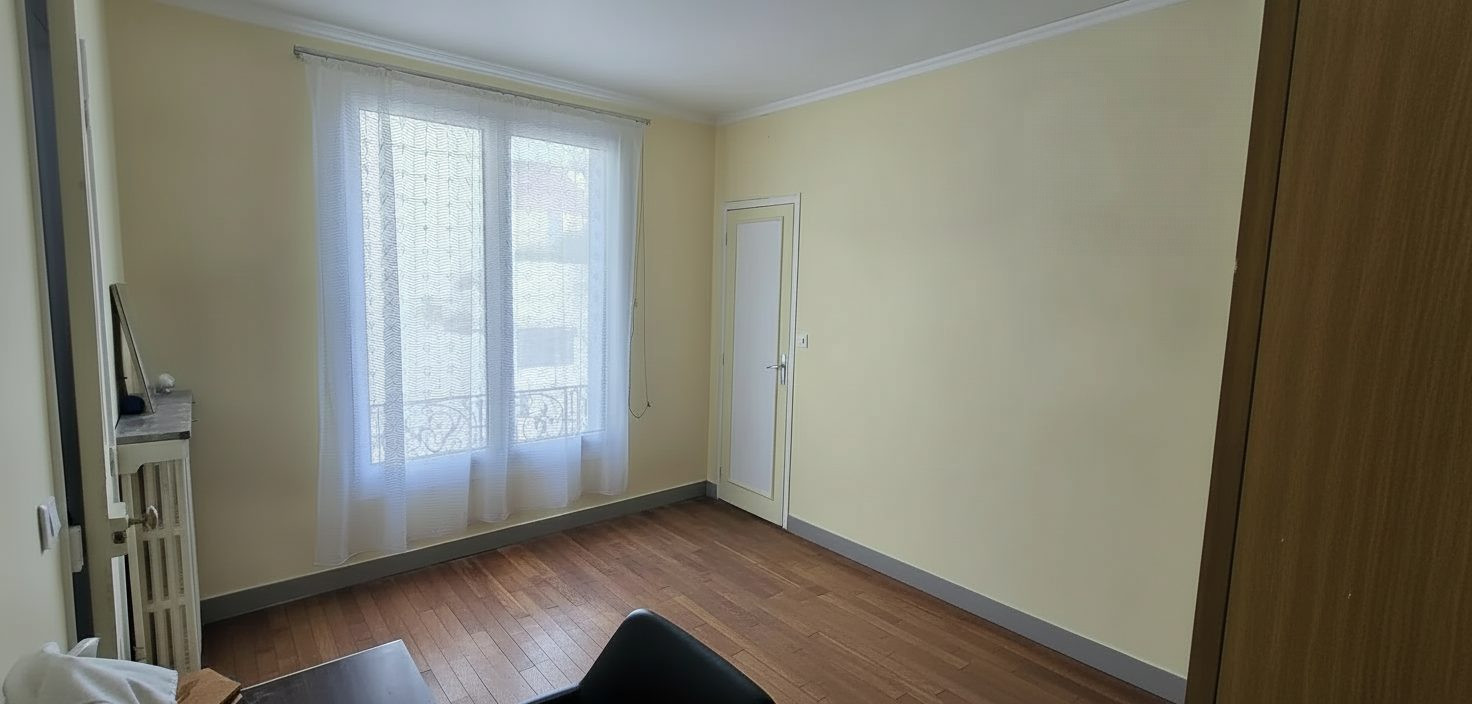 Single-story house in Nanterre, close to Rueil-Malmaison and future Paris 4