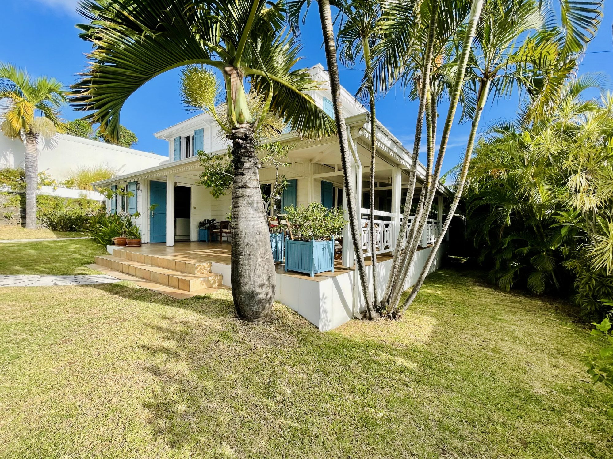 Stunning heartfelt villa with swimming pool and garden – Saint-Pierre city centre 2