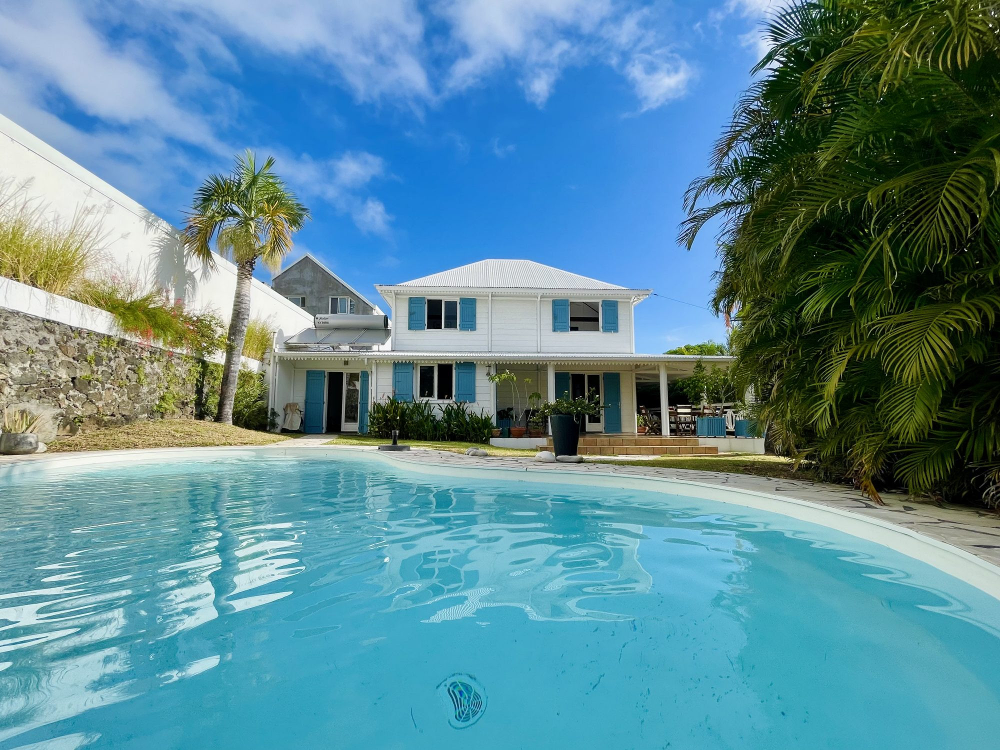 Superbe villa coup de cœur avec piscine et jardin – Centre-ville Saint-Pierre