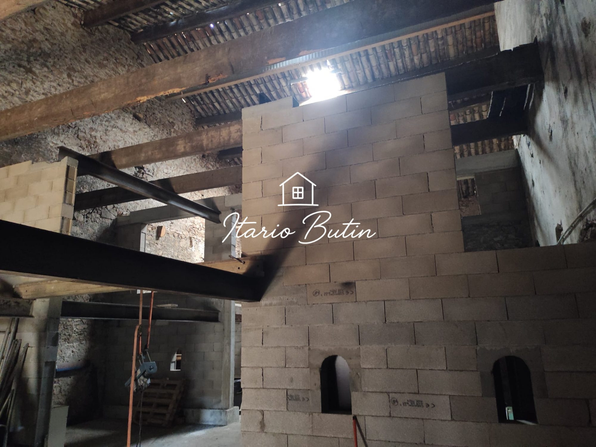 Barn of 440 m² with outdoor space 3