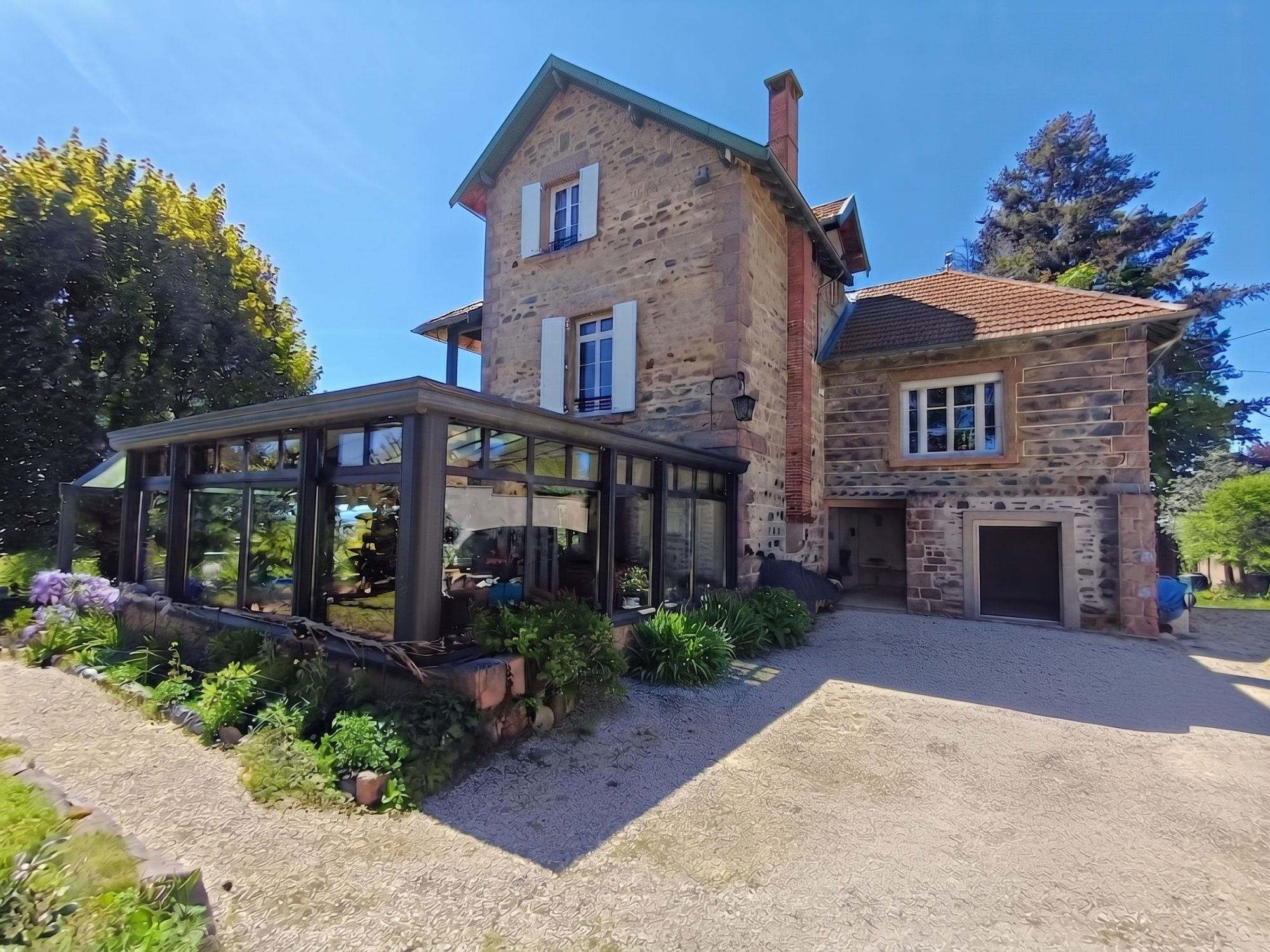 House in Saint-Martin-en-Haut 3