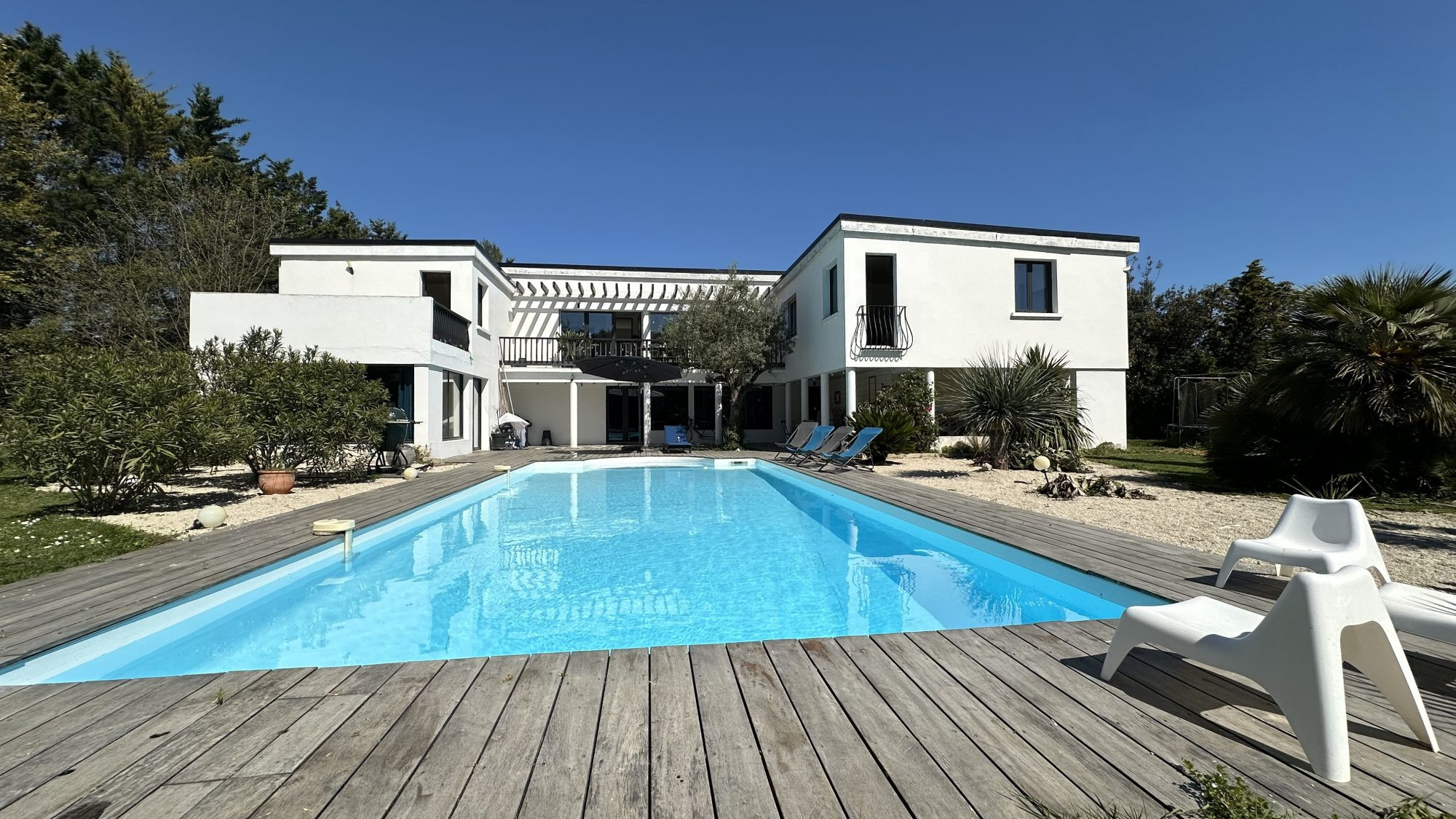 Exceptional Private Property at the Gates of Île de Ré 3