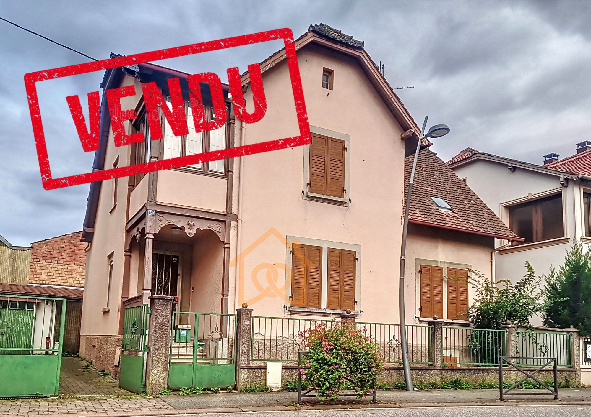 Maison de ville à rénover avec garage et dépendances – Oberschaeffolsheim