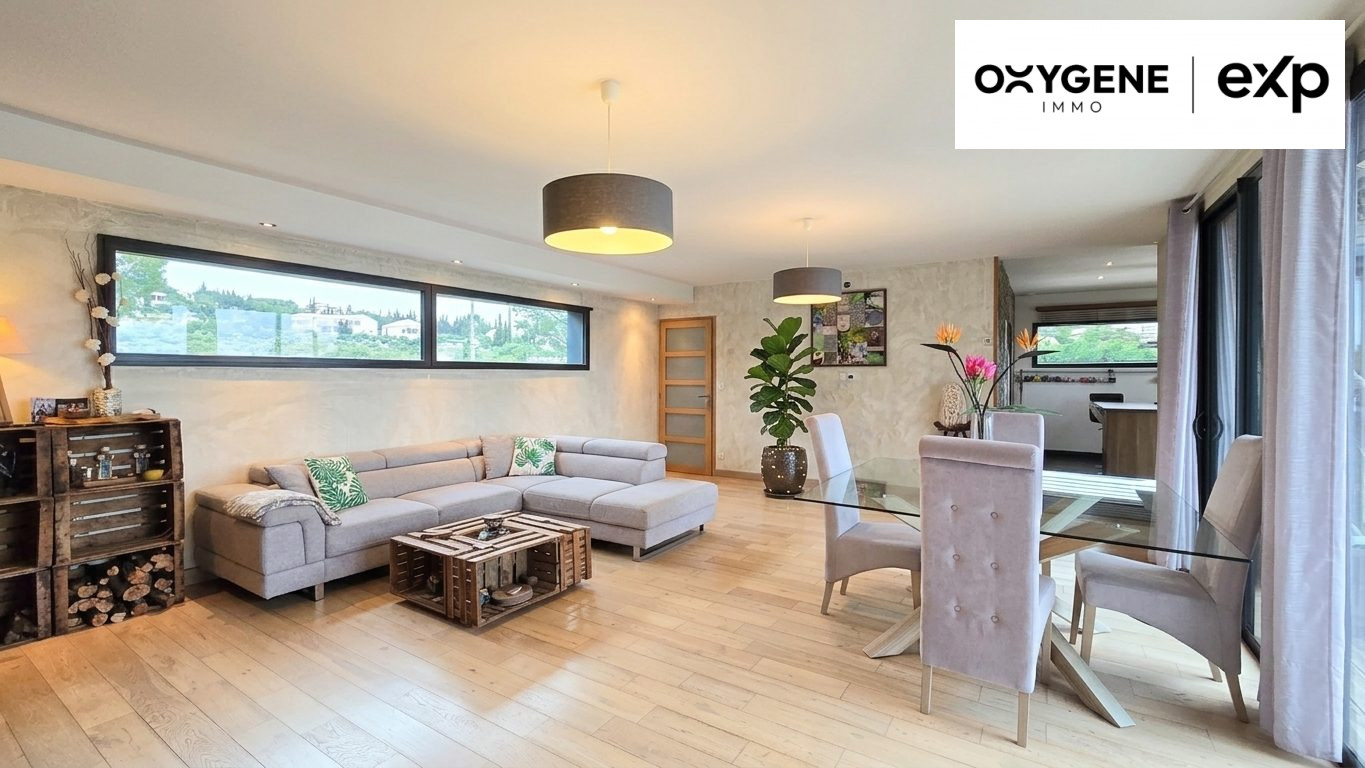 Bioclimatic wooden house of 156m2 with open views, swimming pool, large enclosed land 4