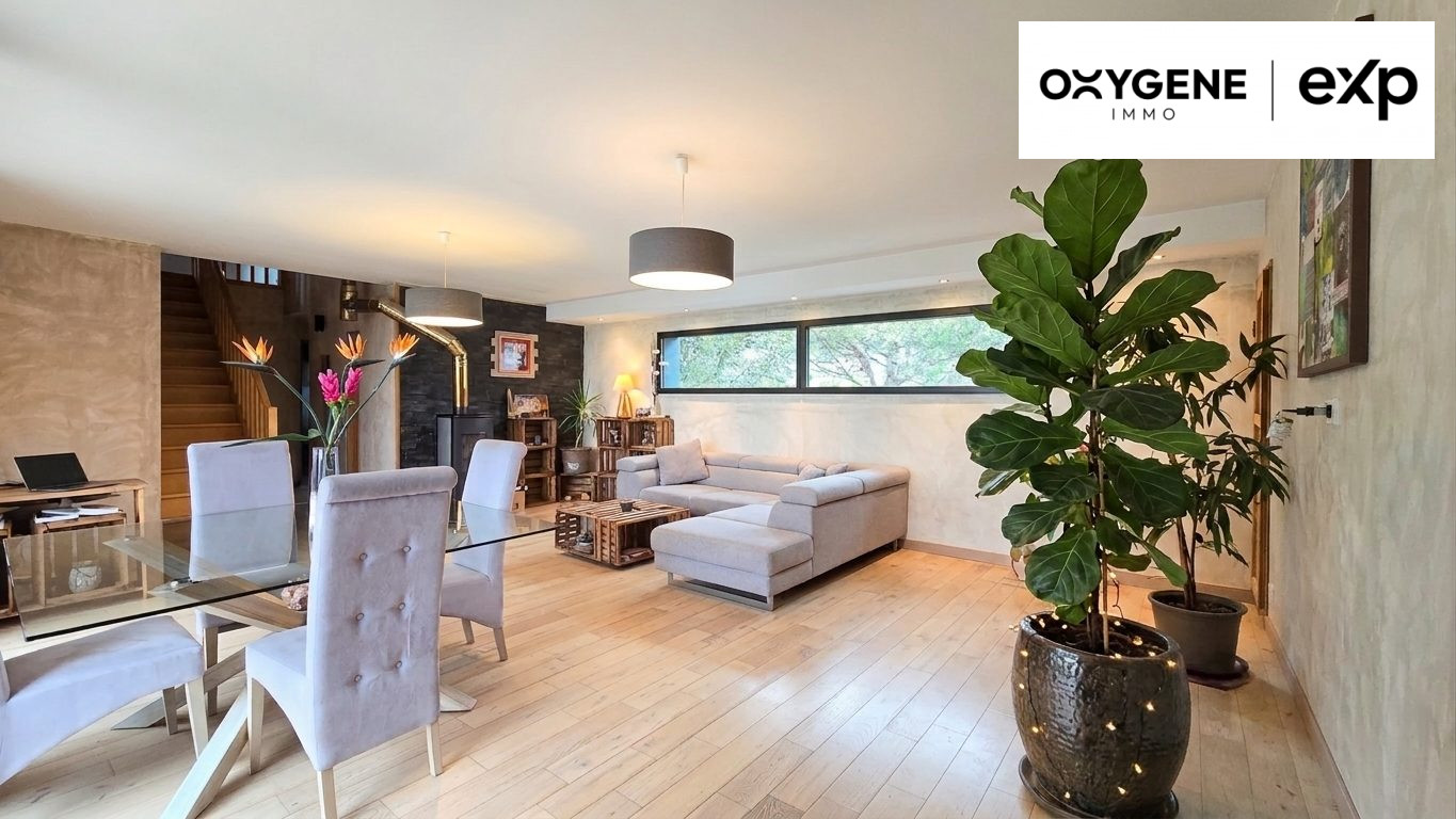 Bioclimatic wooden house of 156m2 with open views, swimming pool, large enclosed land 2