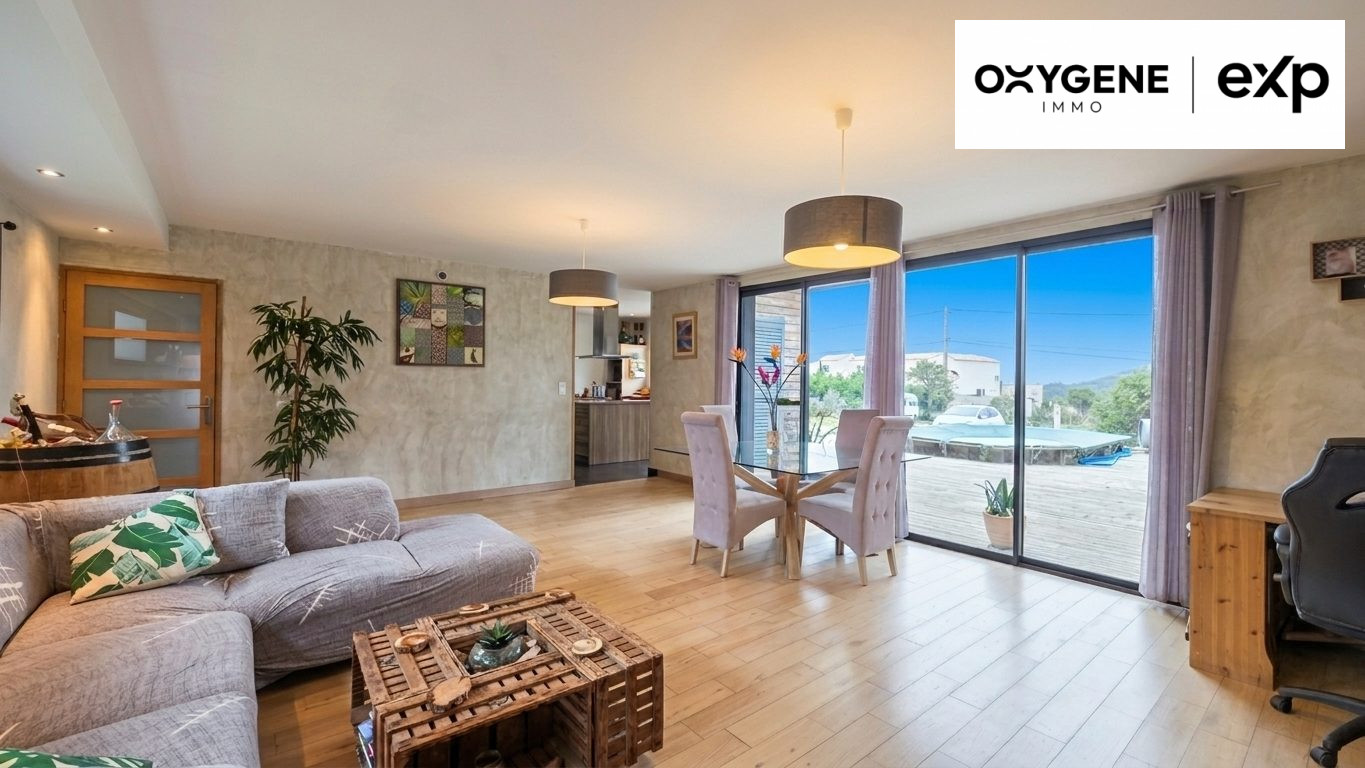 Bioclimatic wooden house of 156m2 with open views, swimming pool, large enclosed land 3