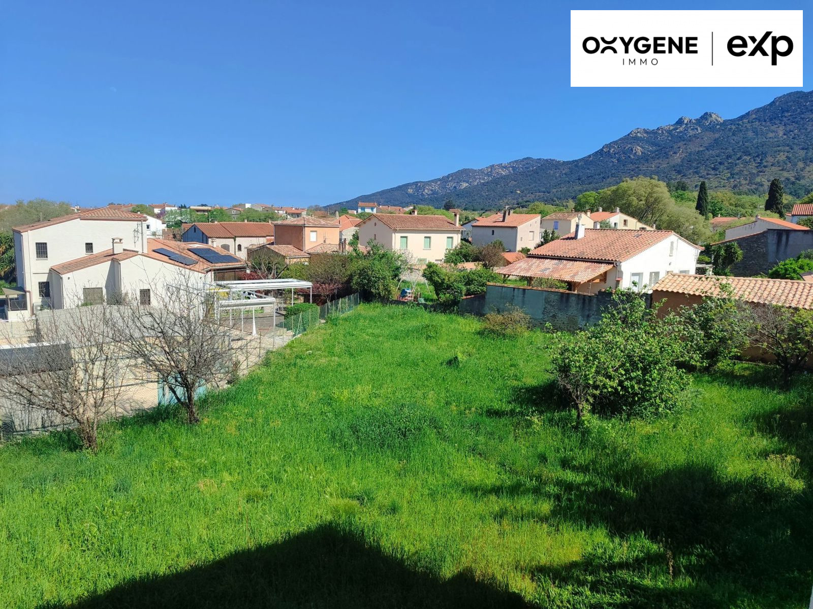 House in the heart of the village with large buildable land 3
