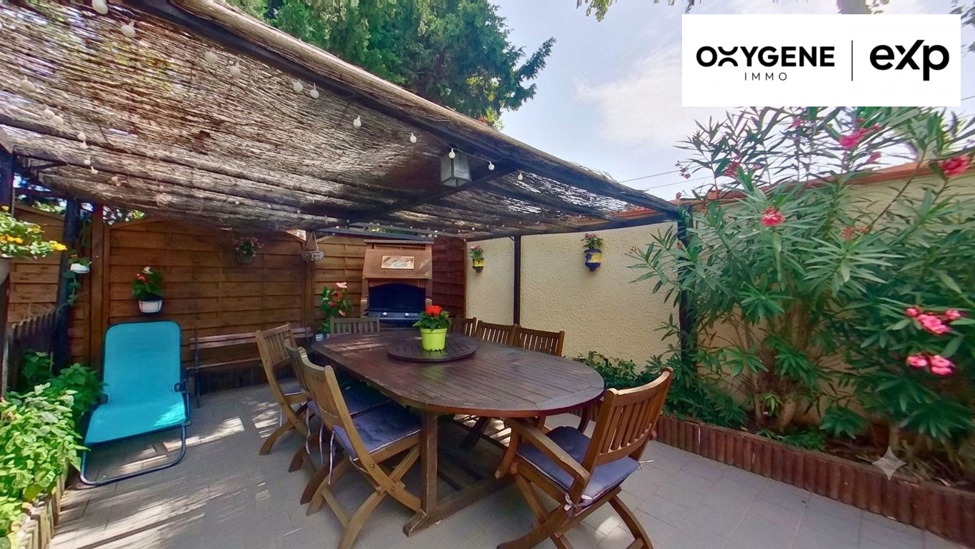 Family Home with Swimming Pool 4