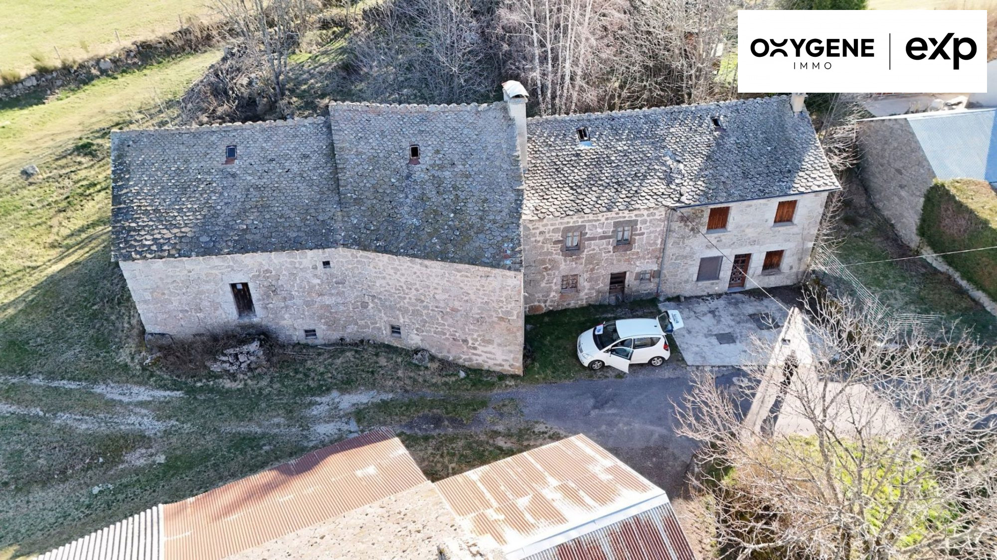 MAISON EN PIERRE A RÉNOVER, 6 PIÈCES AVEC GRANGE et JARDIN