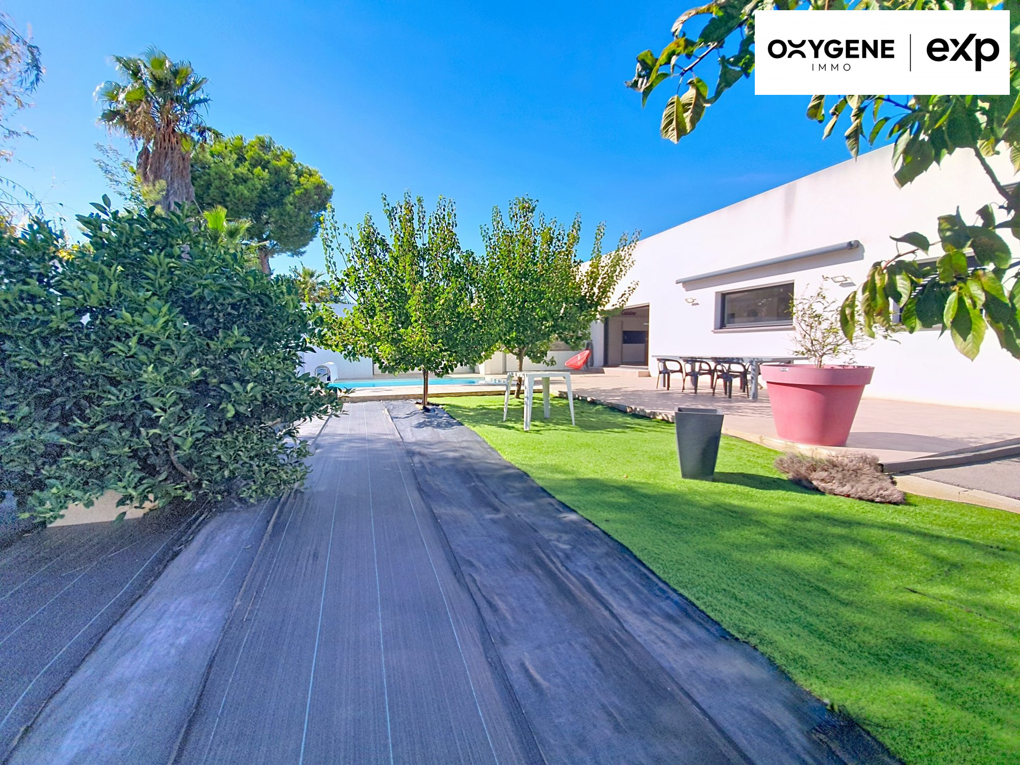 Maison comtemporaine avec piscine et garage proche des plages
