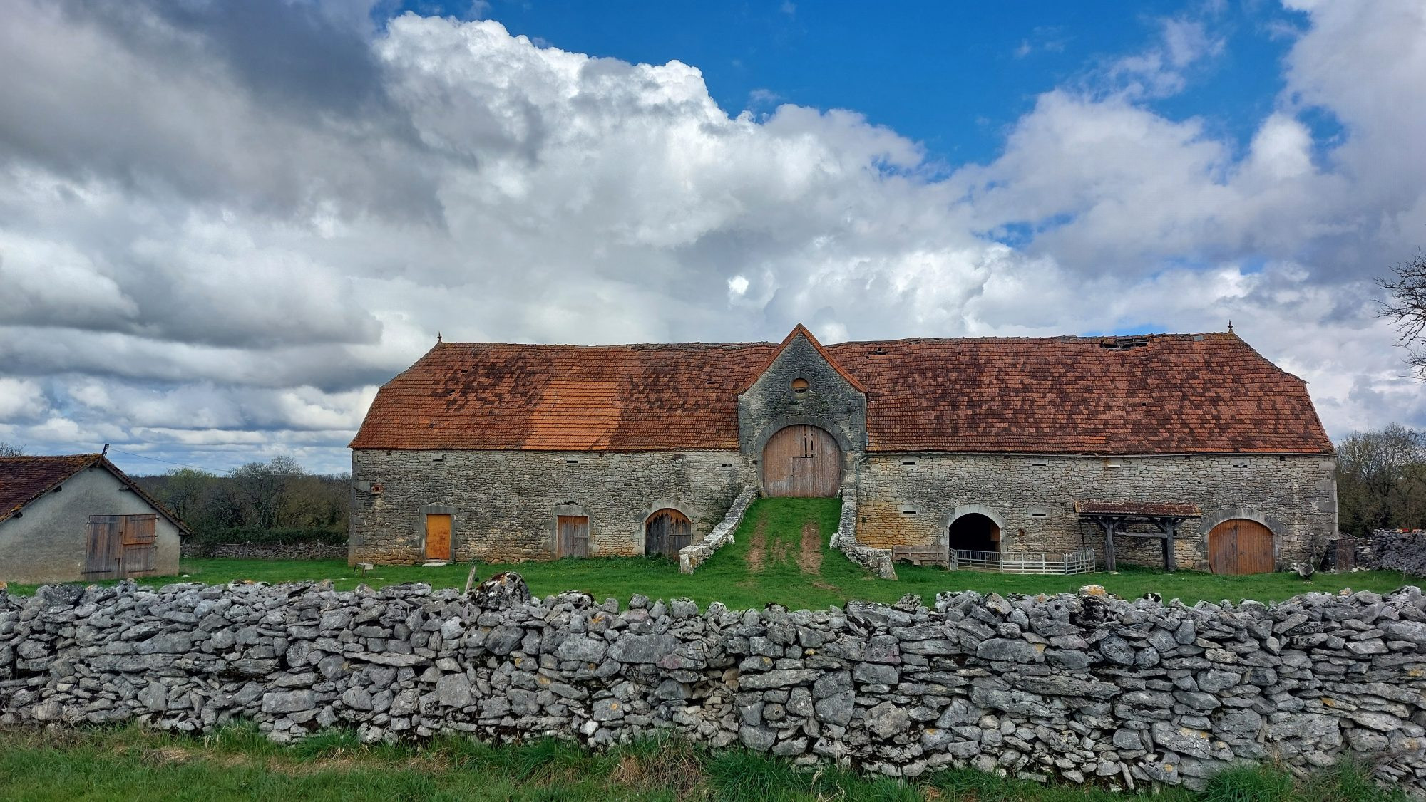 Granges authentiques sur 13,14 hectares